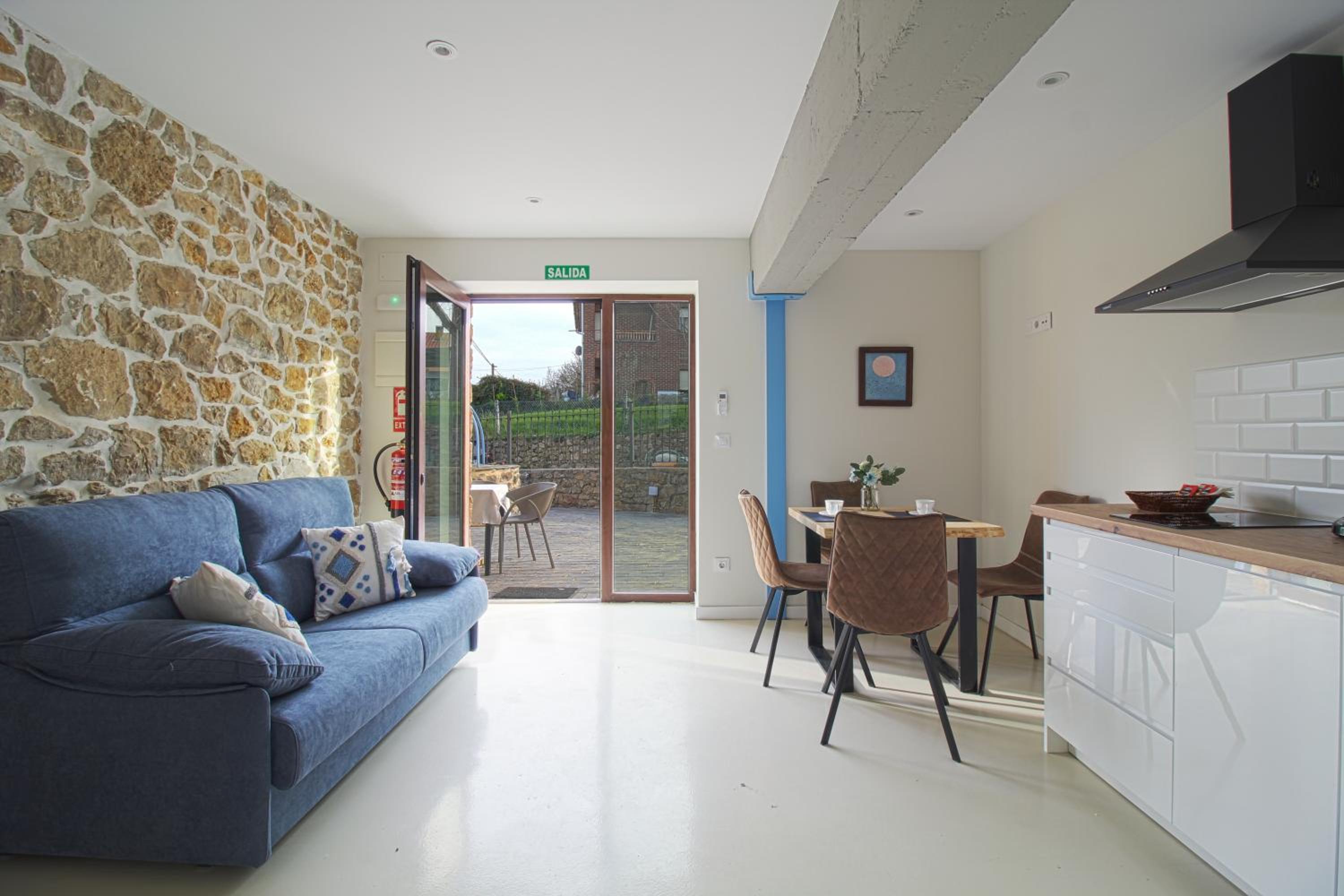 One-Bedroom Apartment with Terrace photo 2