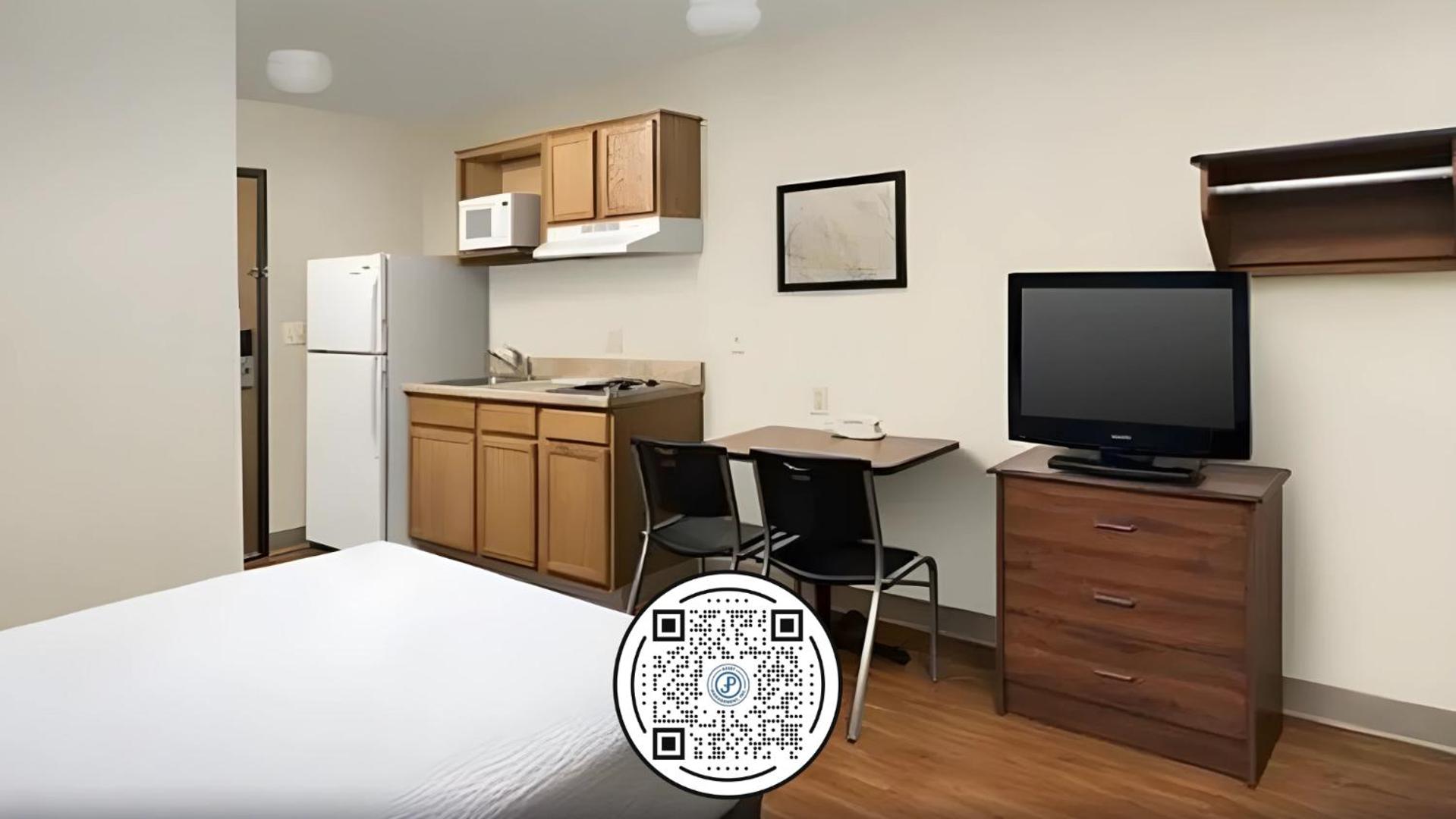 Standard Double Room with Two Double Beds - Smoking photo 2