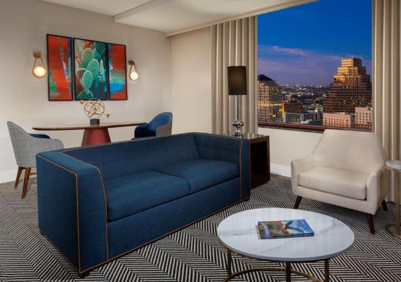 One-Bedroom Capital King Suite with Bath Tub - Mobility Accessible