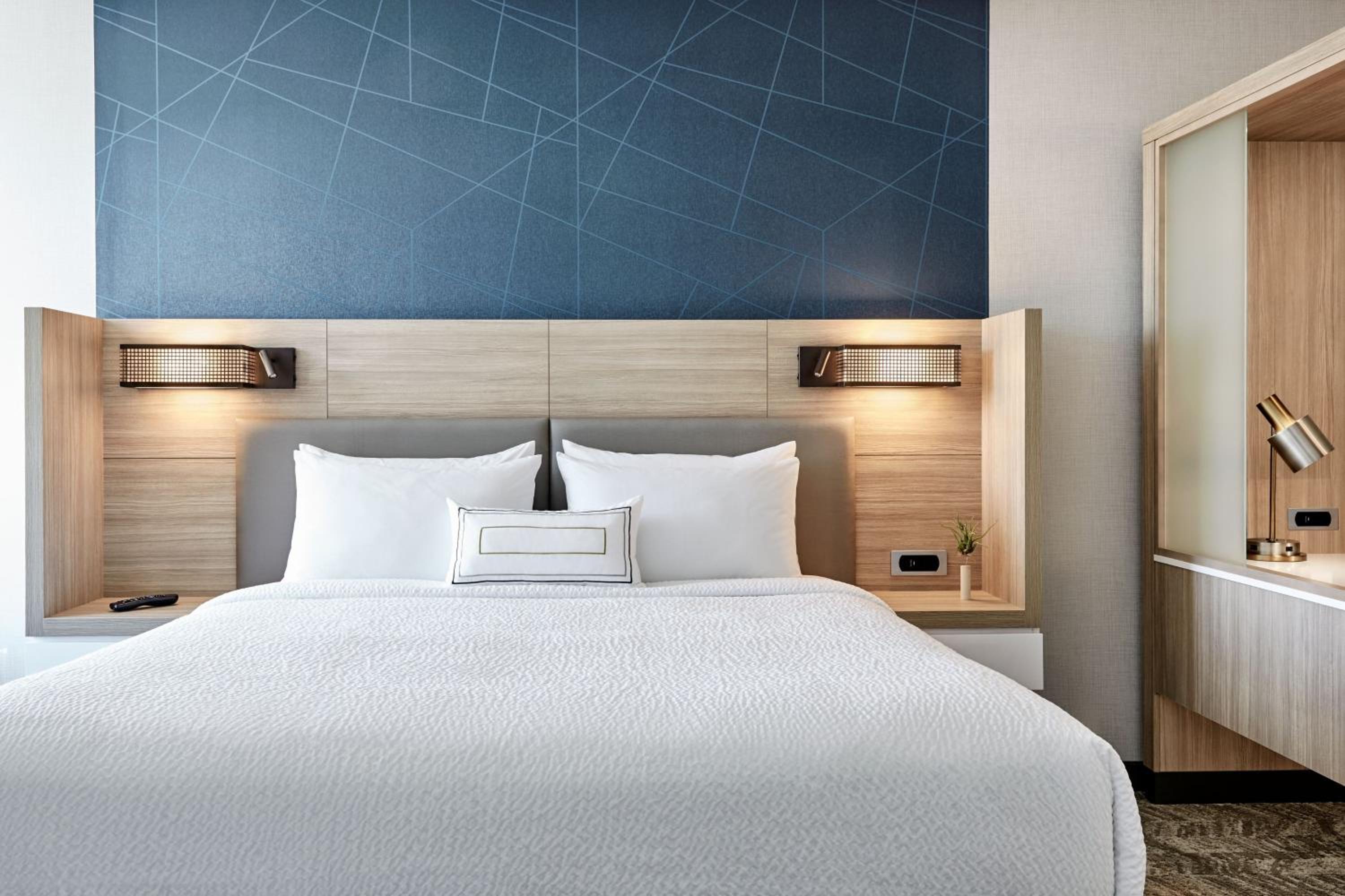 Corner King Suite