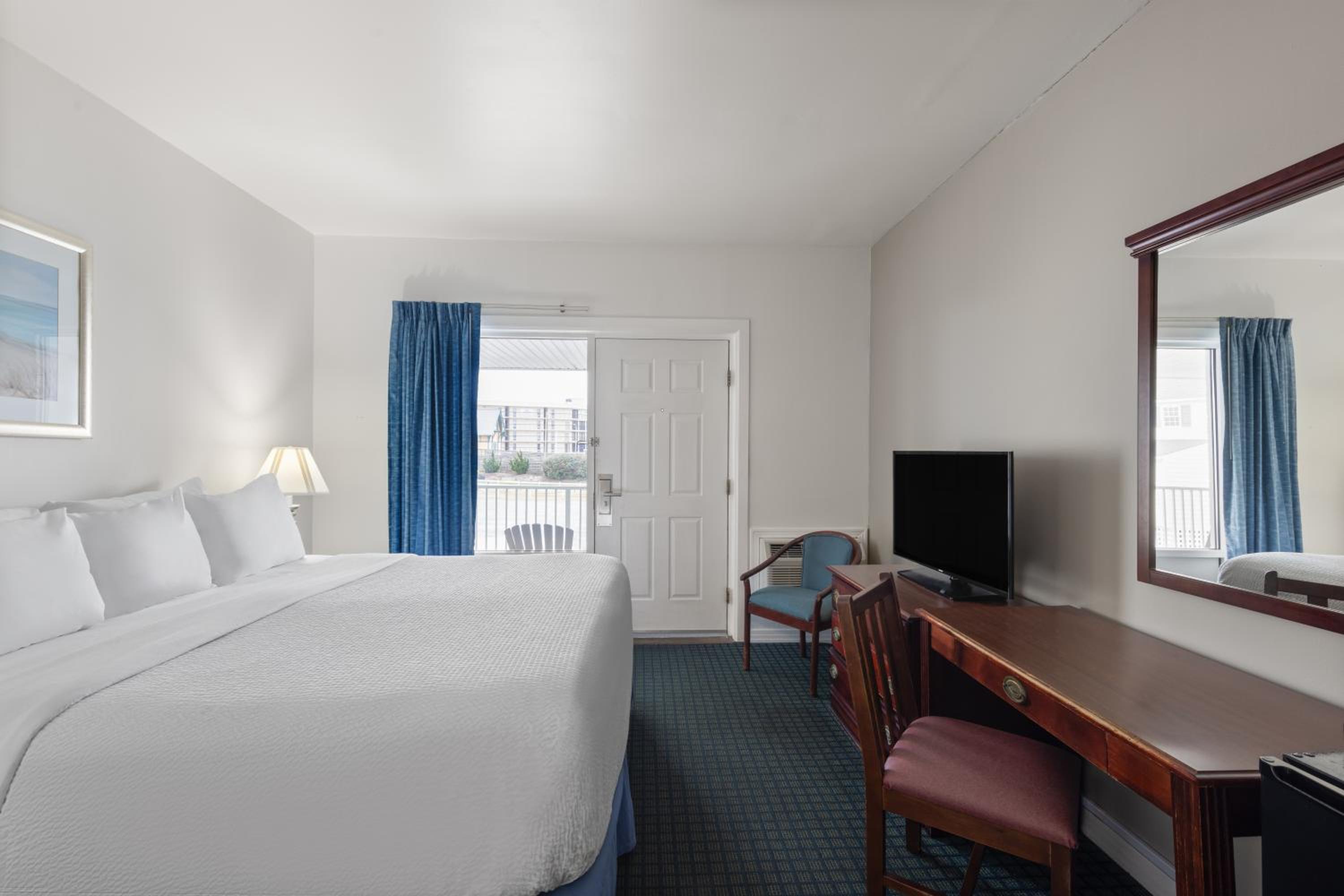 King Room - Non-Smoking  First or Second Floor - Photo 1