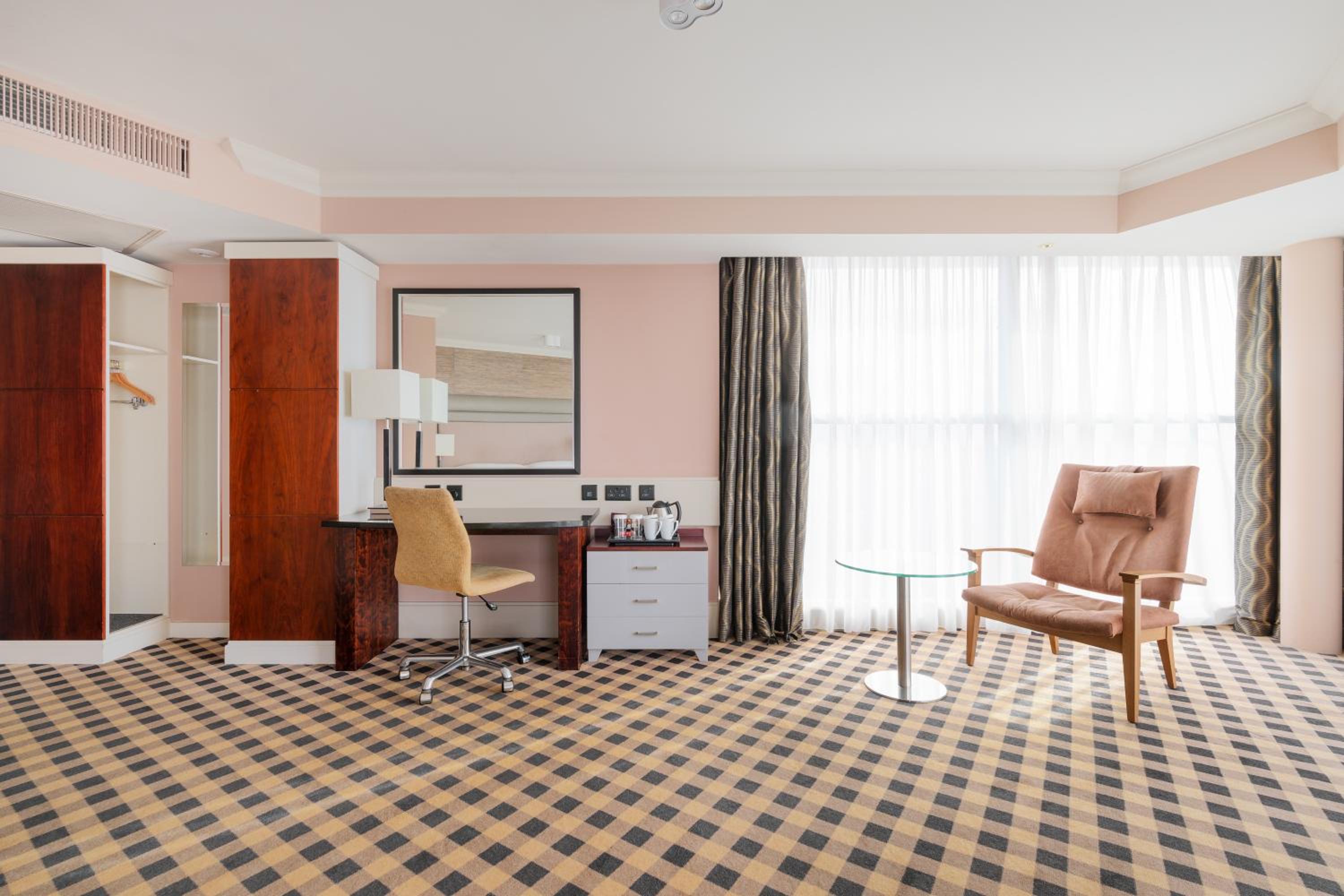 Queen Room - Photo 7