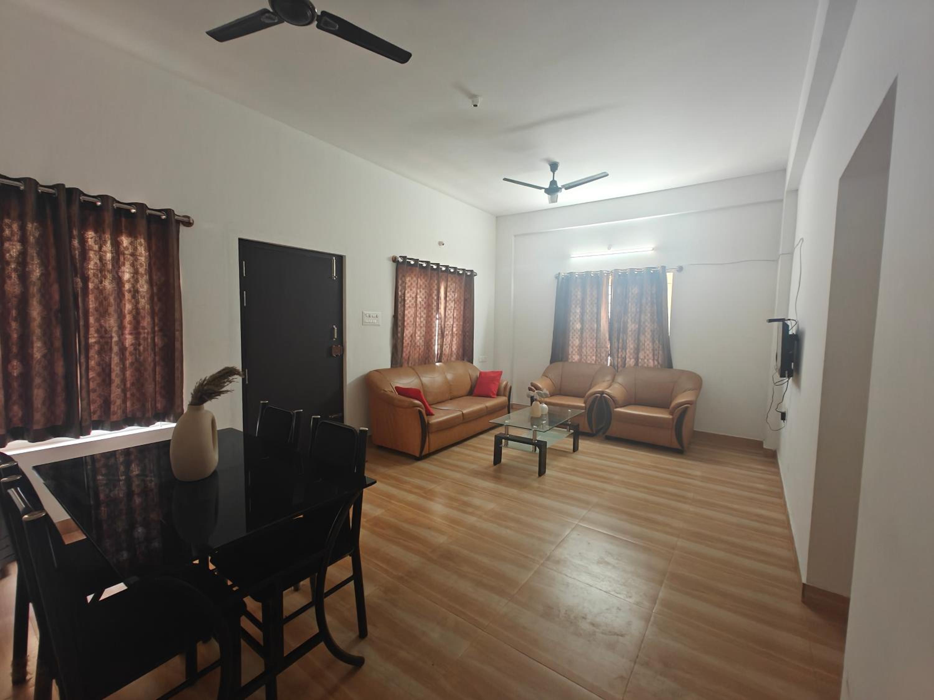Three-Bedroom Apartment photo 2