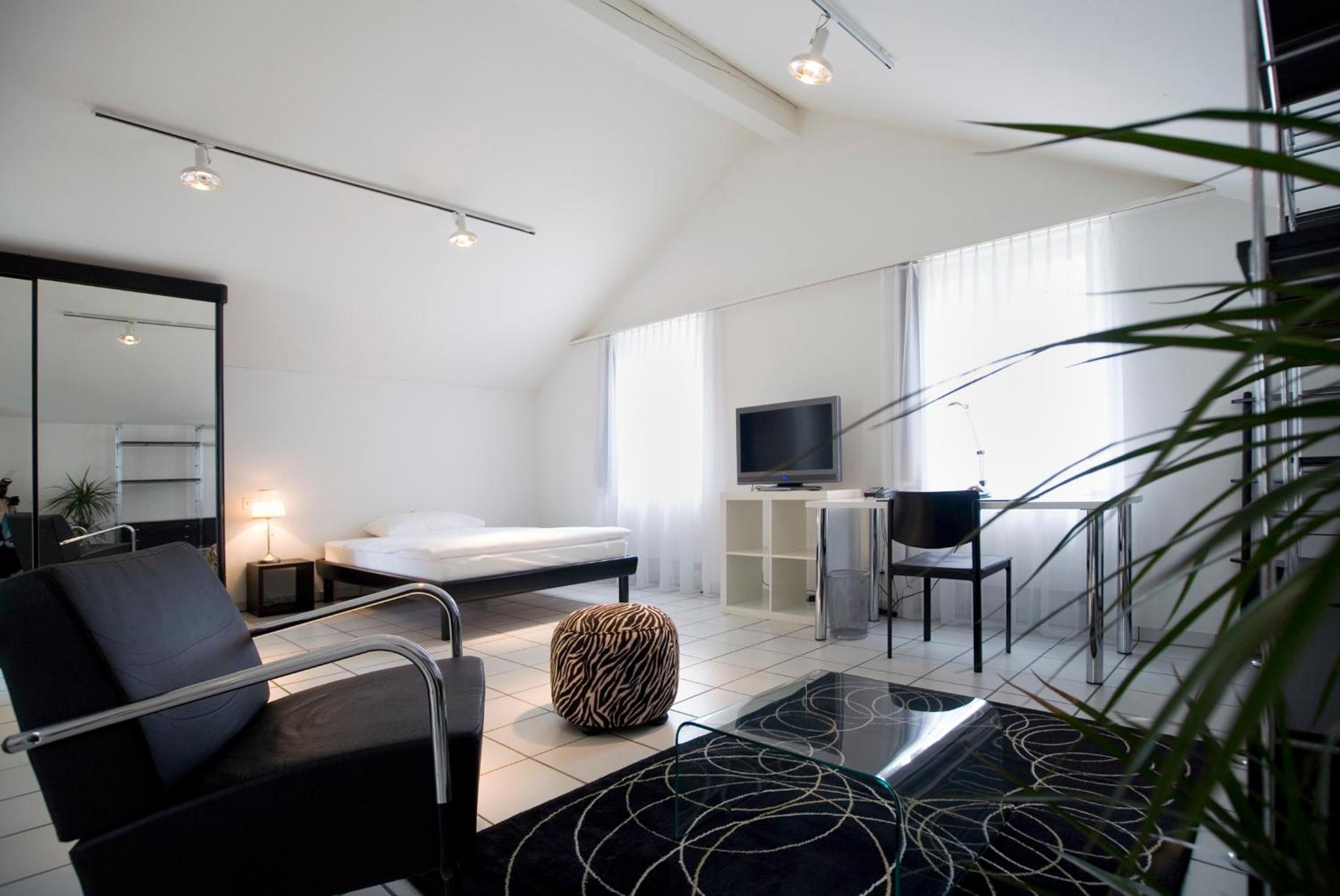 Studio (2 Adults)