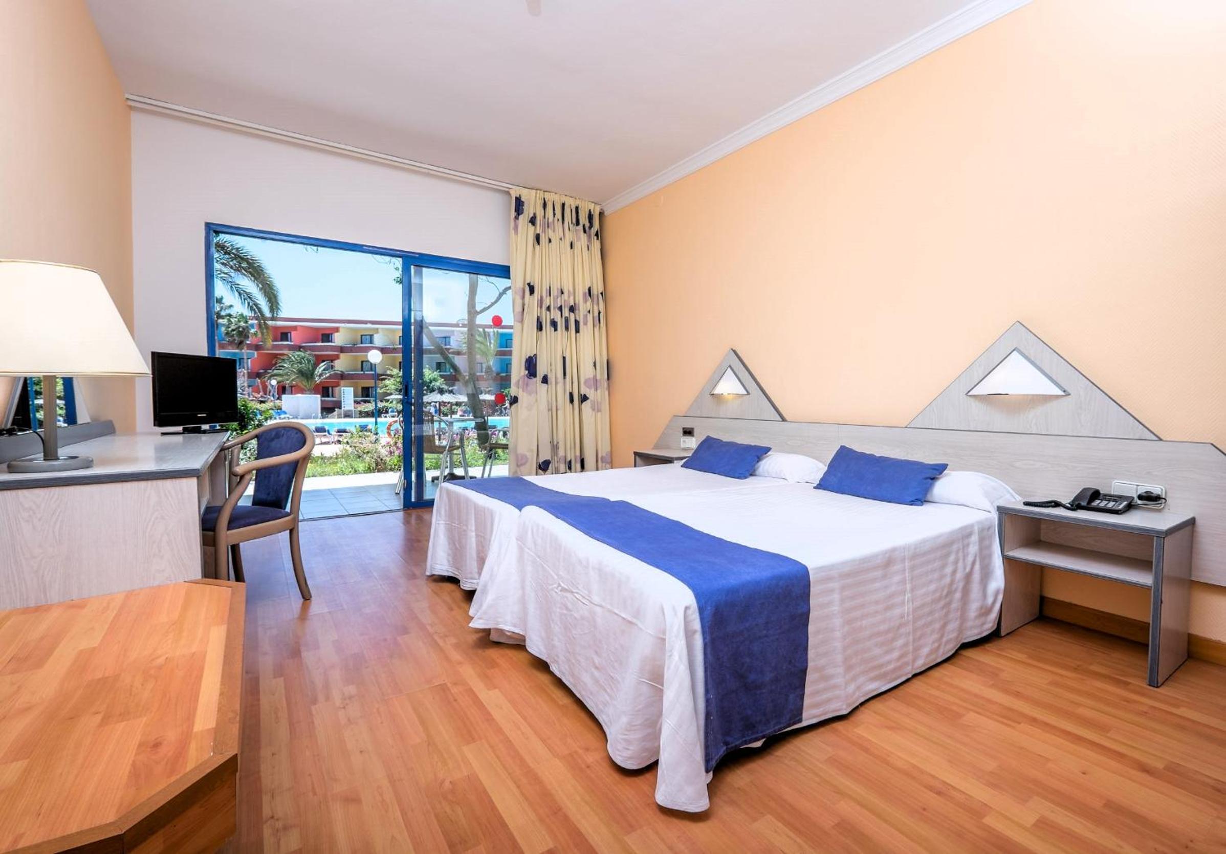 Habitación Doble con Vista a la Piscina