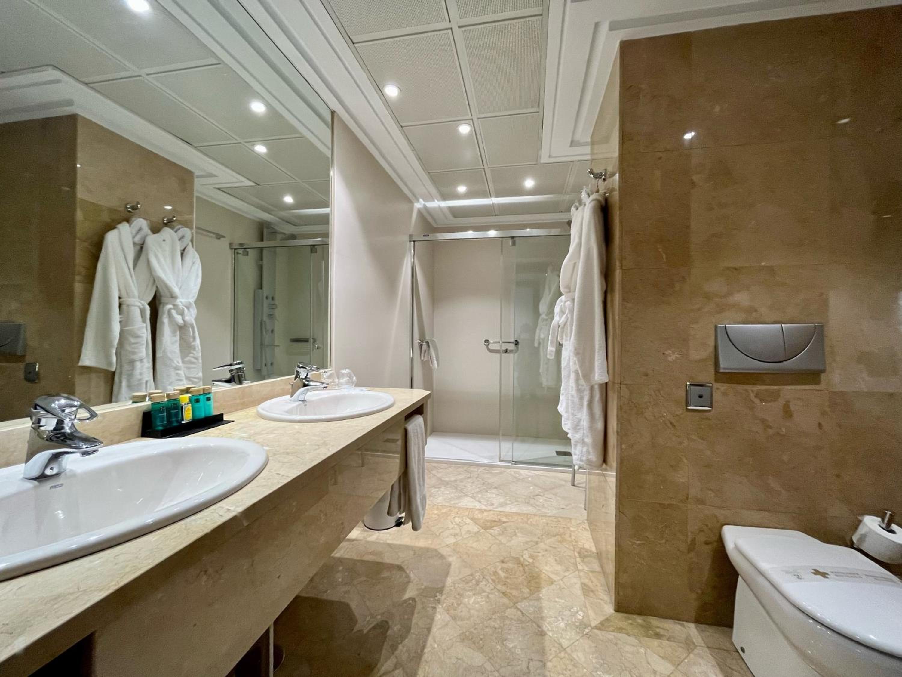 Superior Double Room - Photo 12
