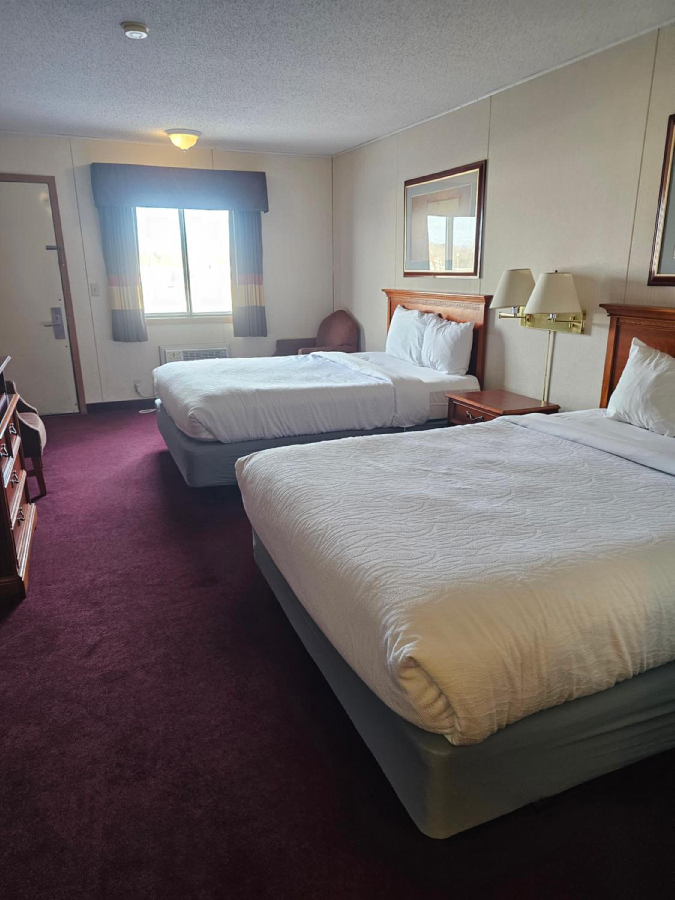 Queen Room with Two Queen Beds photo 2