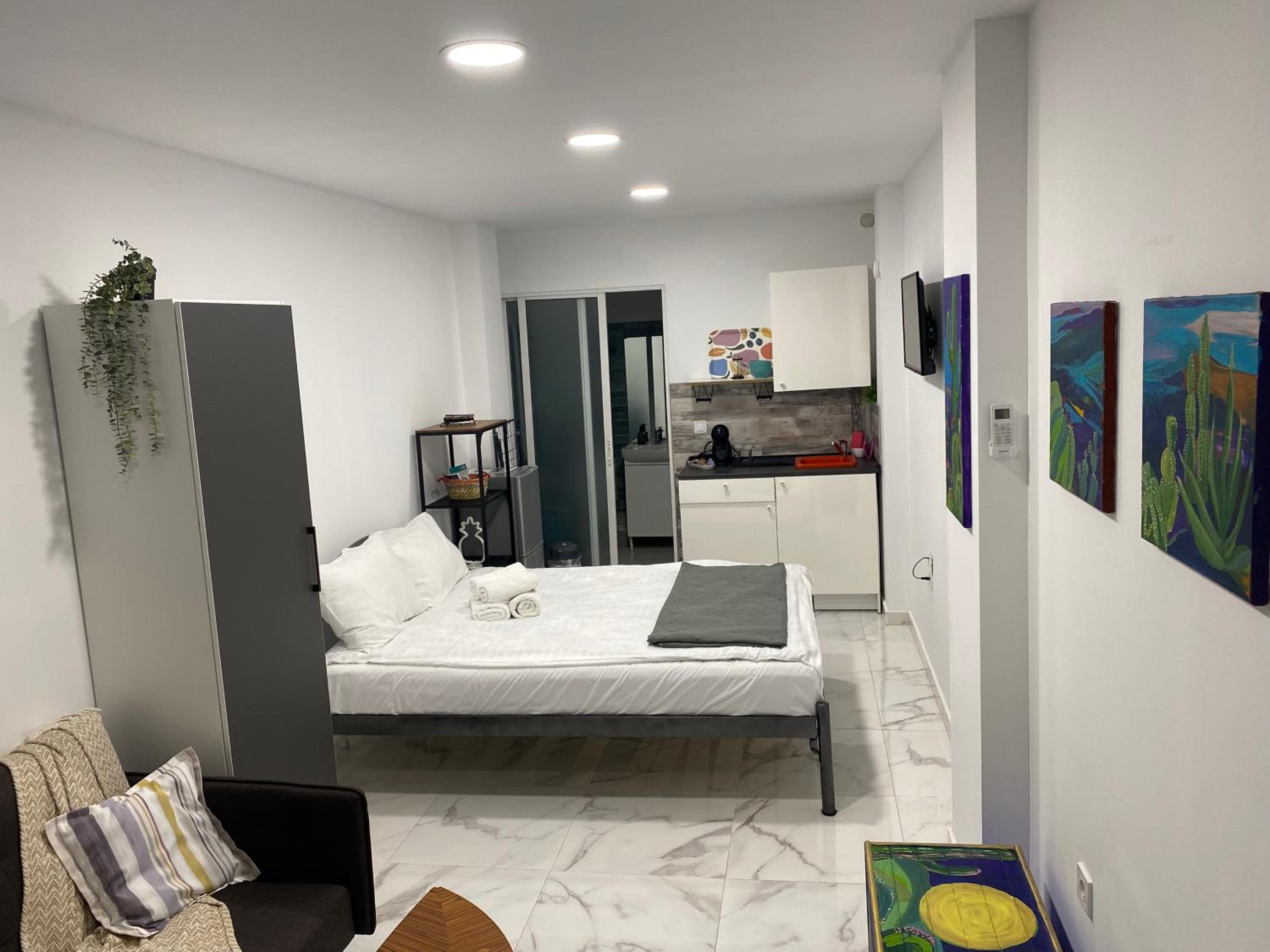 One-Bedroom Apartment