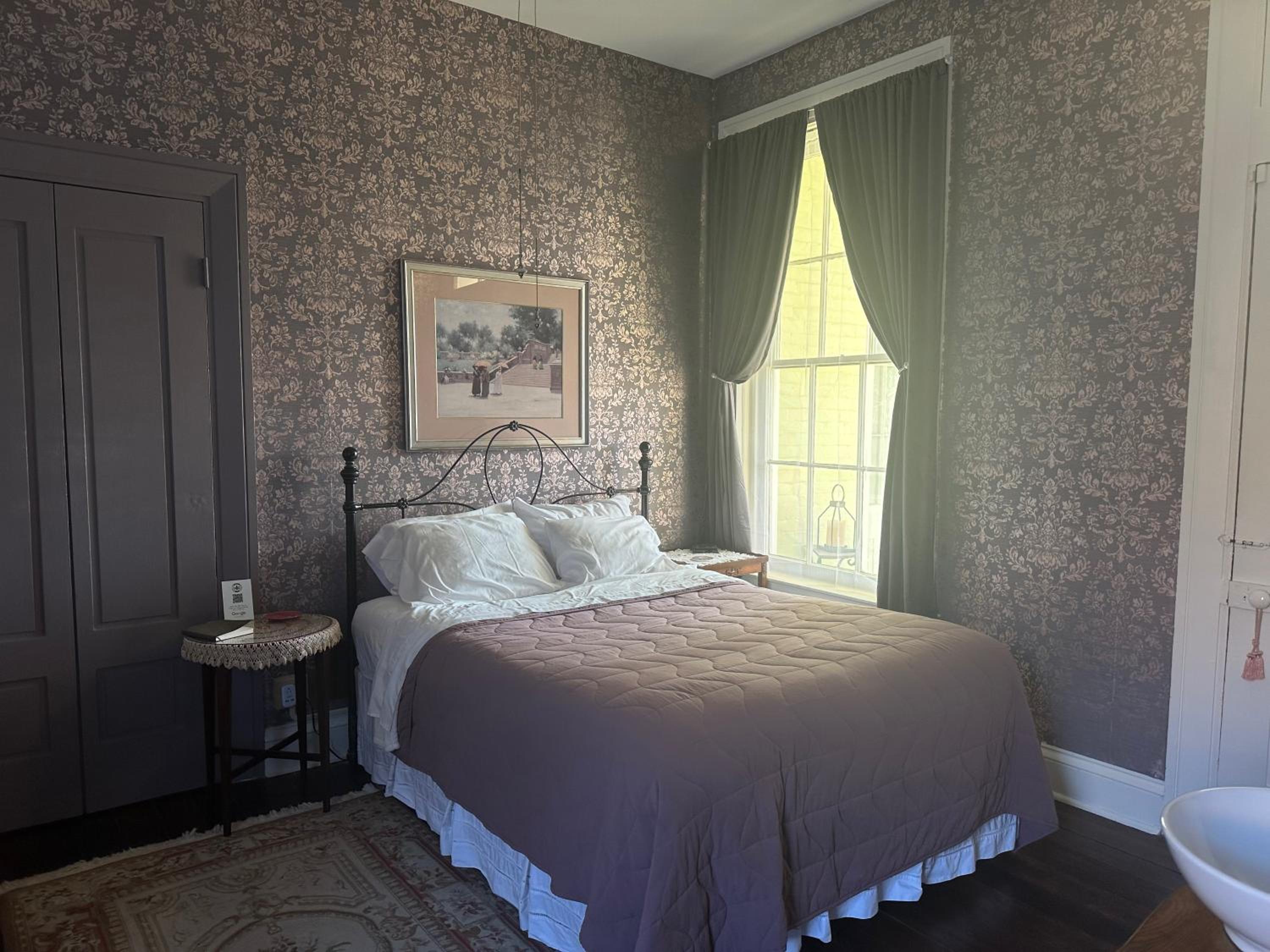 Queen Room with Balcony