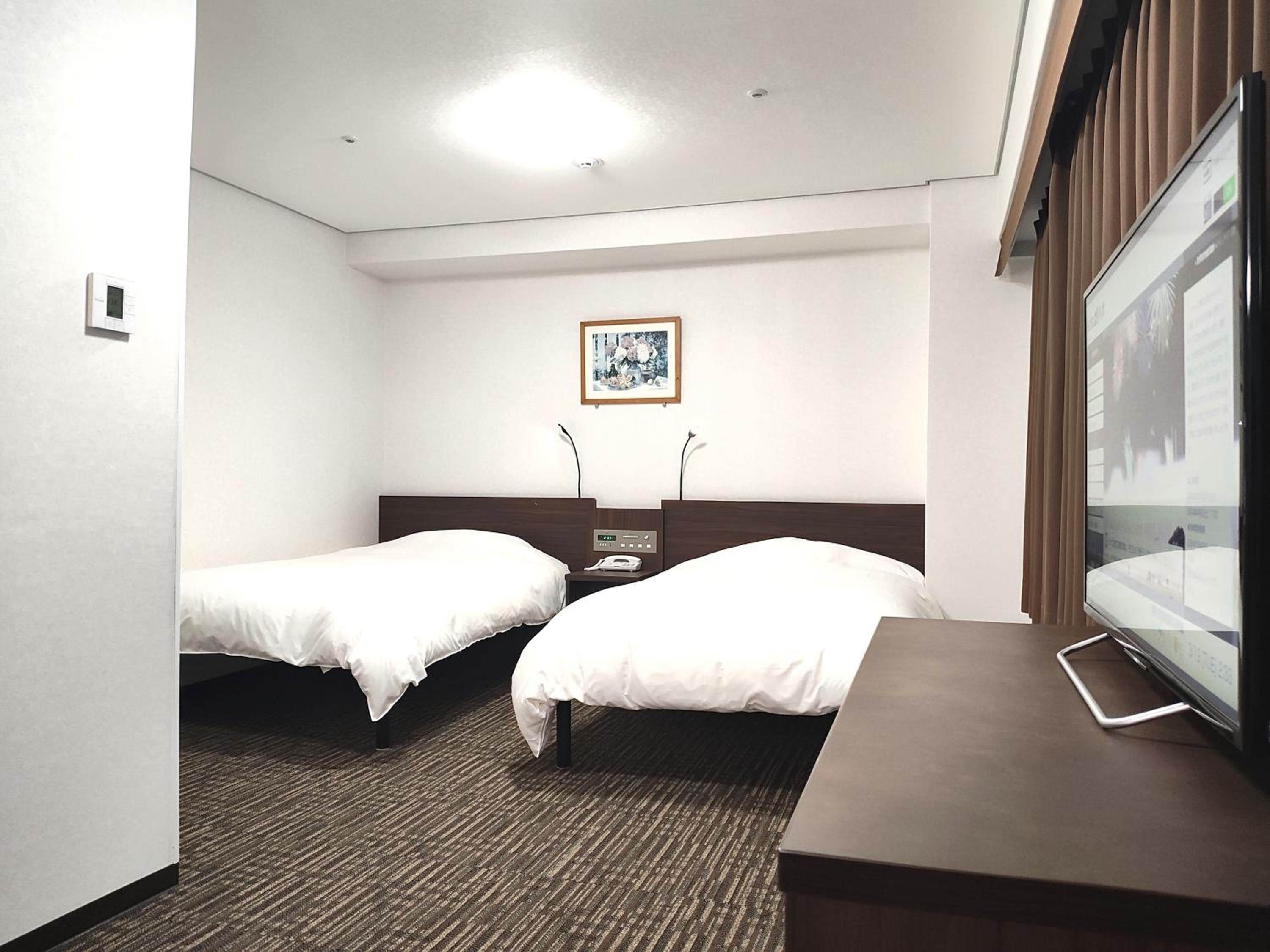 Twin Room - Smoking photo 1
