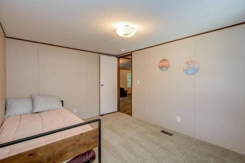 Five-Bedroom House photo 1