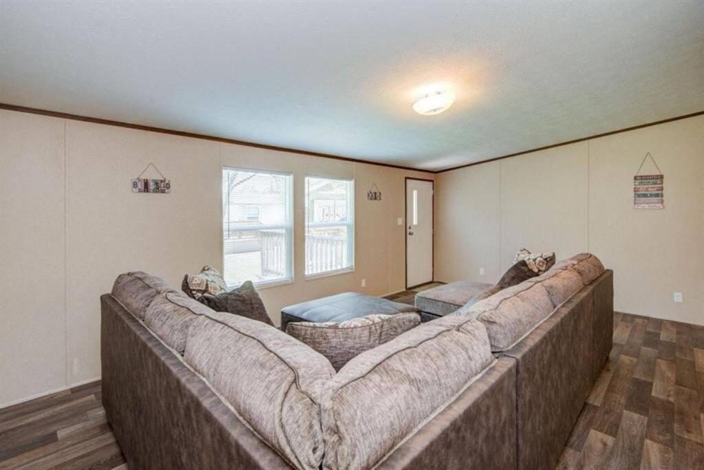 Five-Bedroom House photo 2