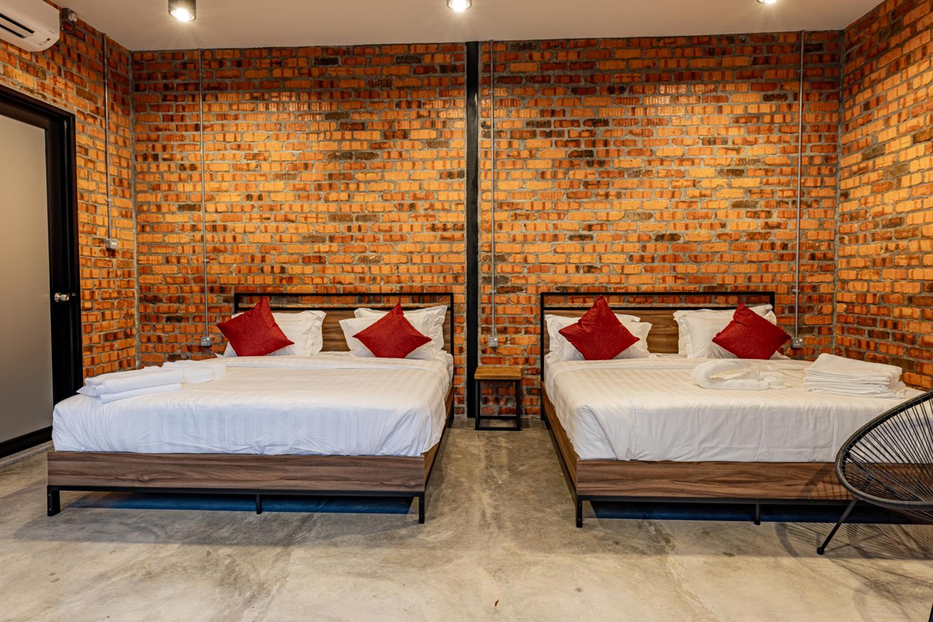 Deluxe Quadruple Room - Photo 7