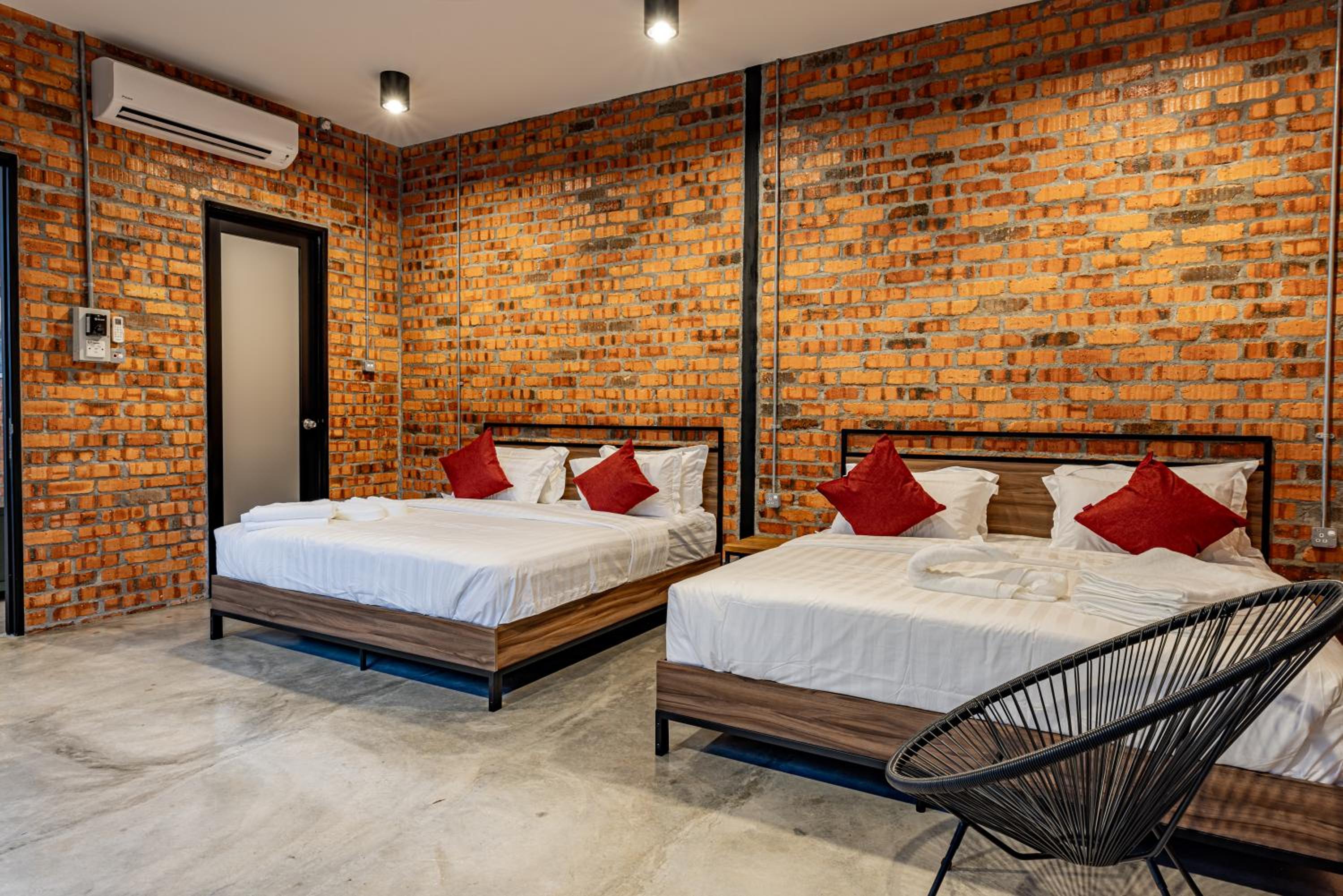 Deluxe Quadruple Room - Photo 17