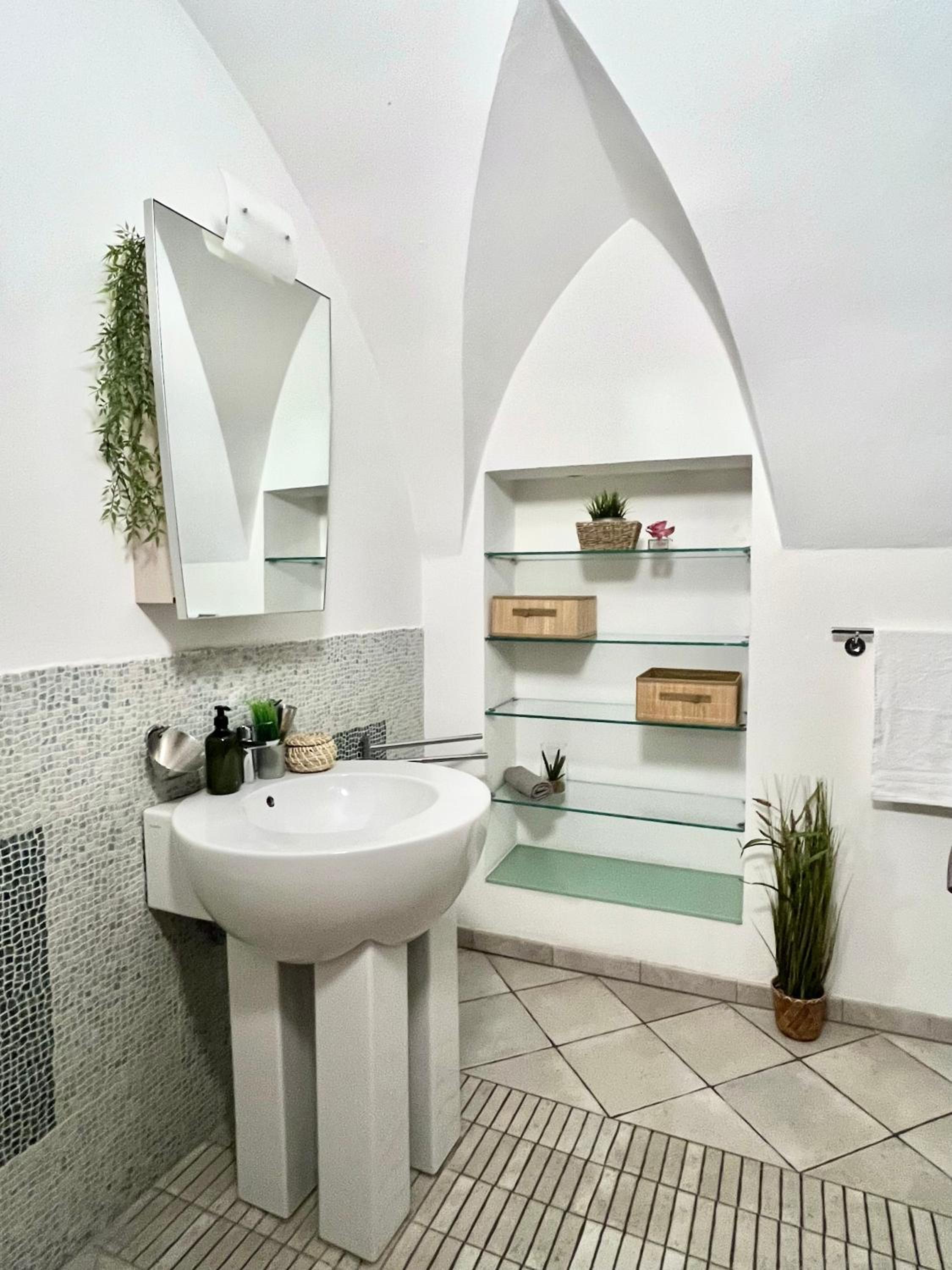 Two-Bedroom Apartment - Photo 2