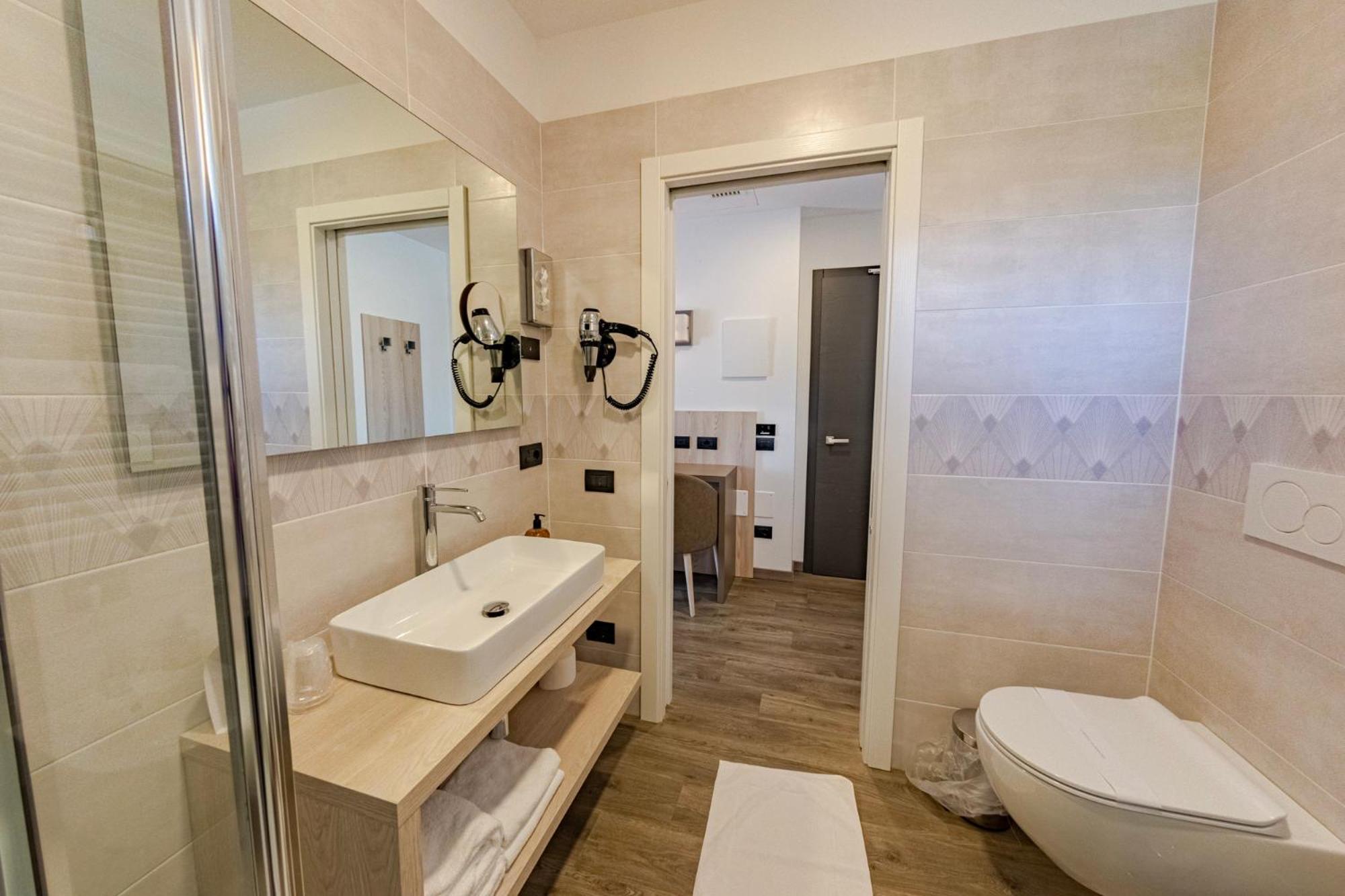 Superior Triple Room - Photo 12
