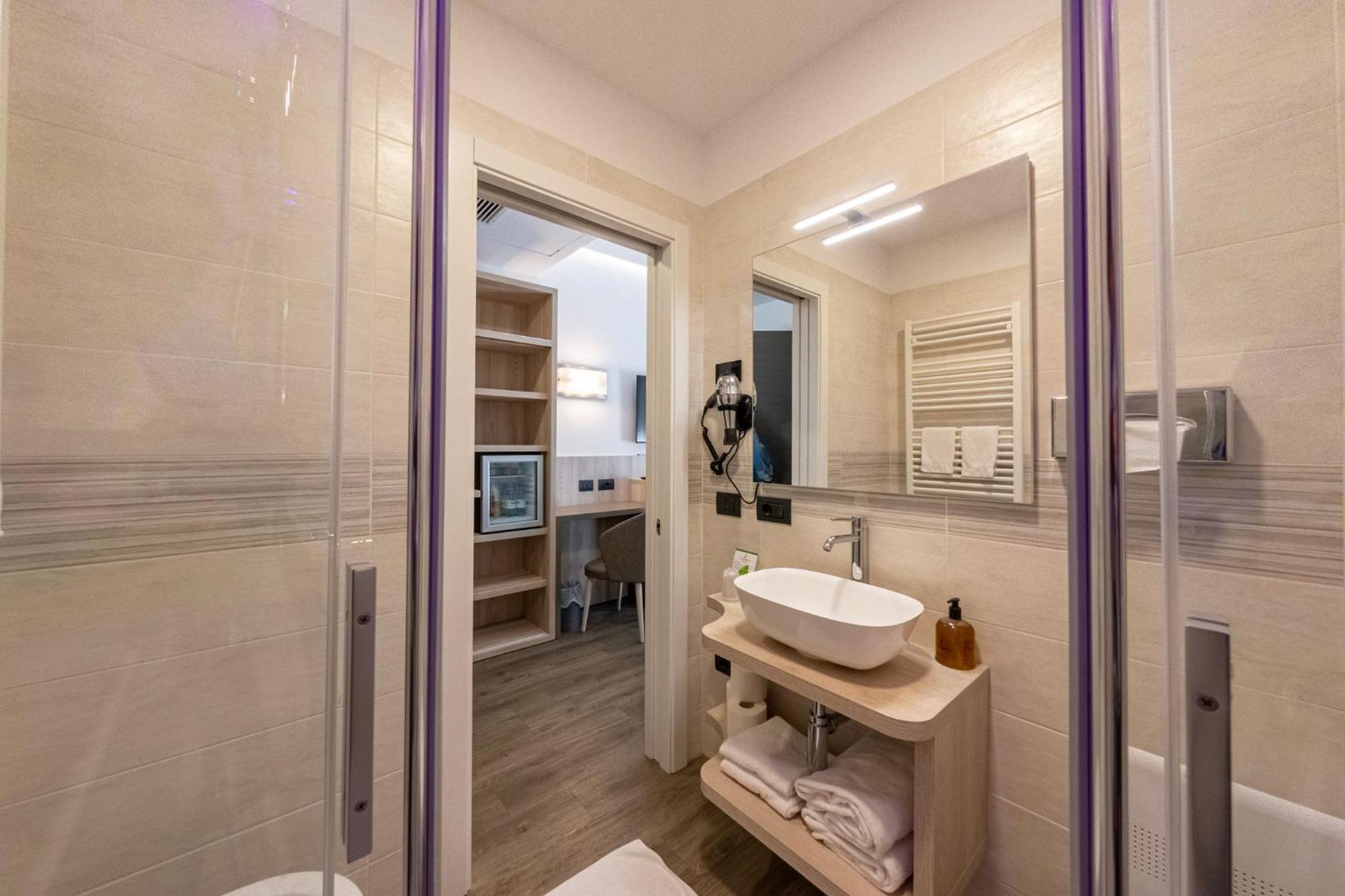 Superior Triple Room - Photo 7