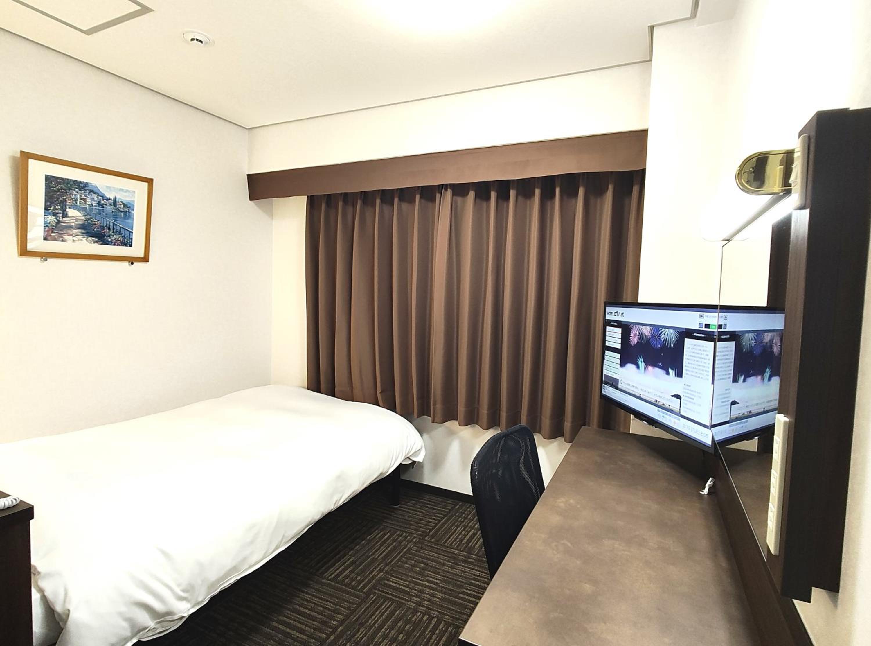 Single Room with Additional Amenities - Non-Smoking photo 1
