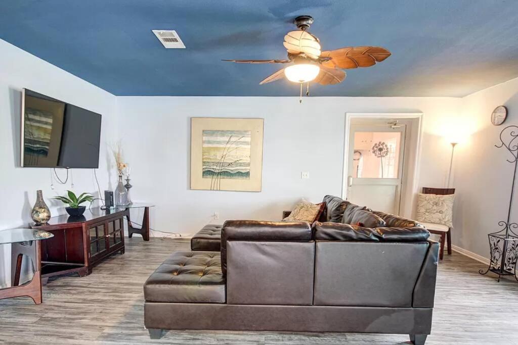 Three-Bedroom House photo 2