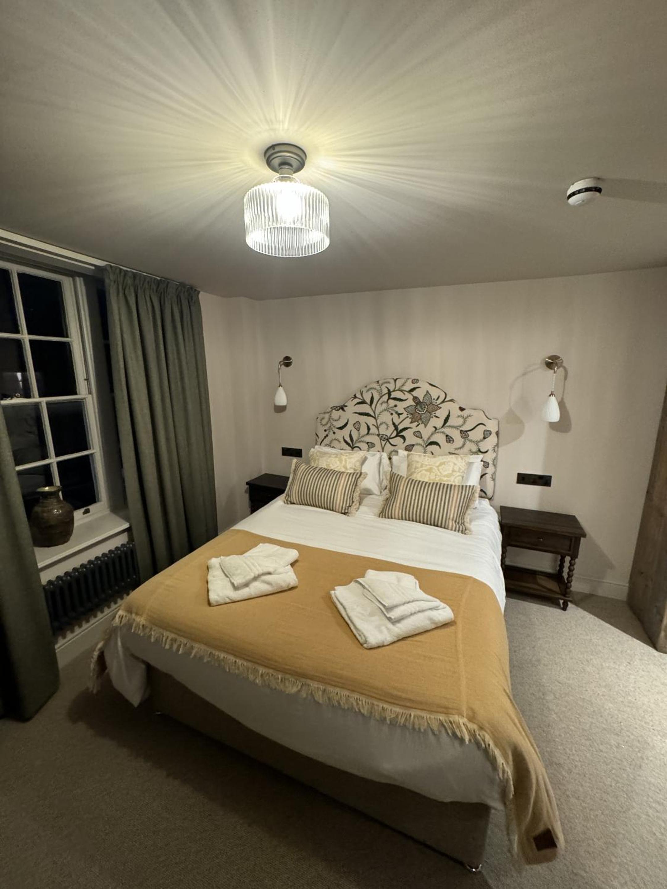 Deluxe King Room photo 1