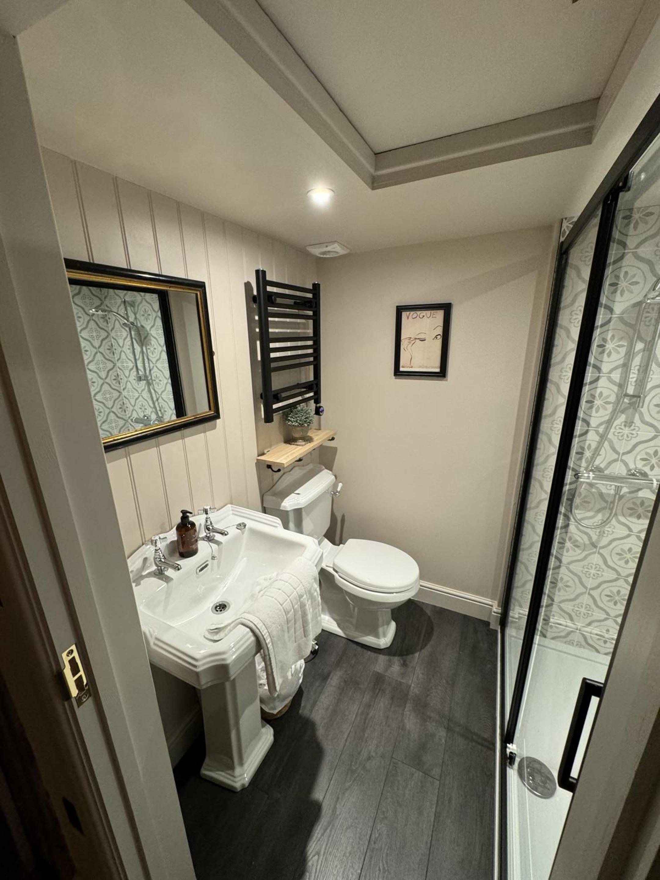 Deluxe King Room photo 3