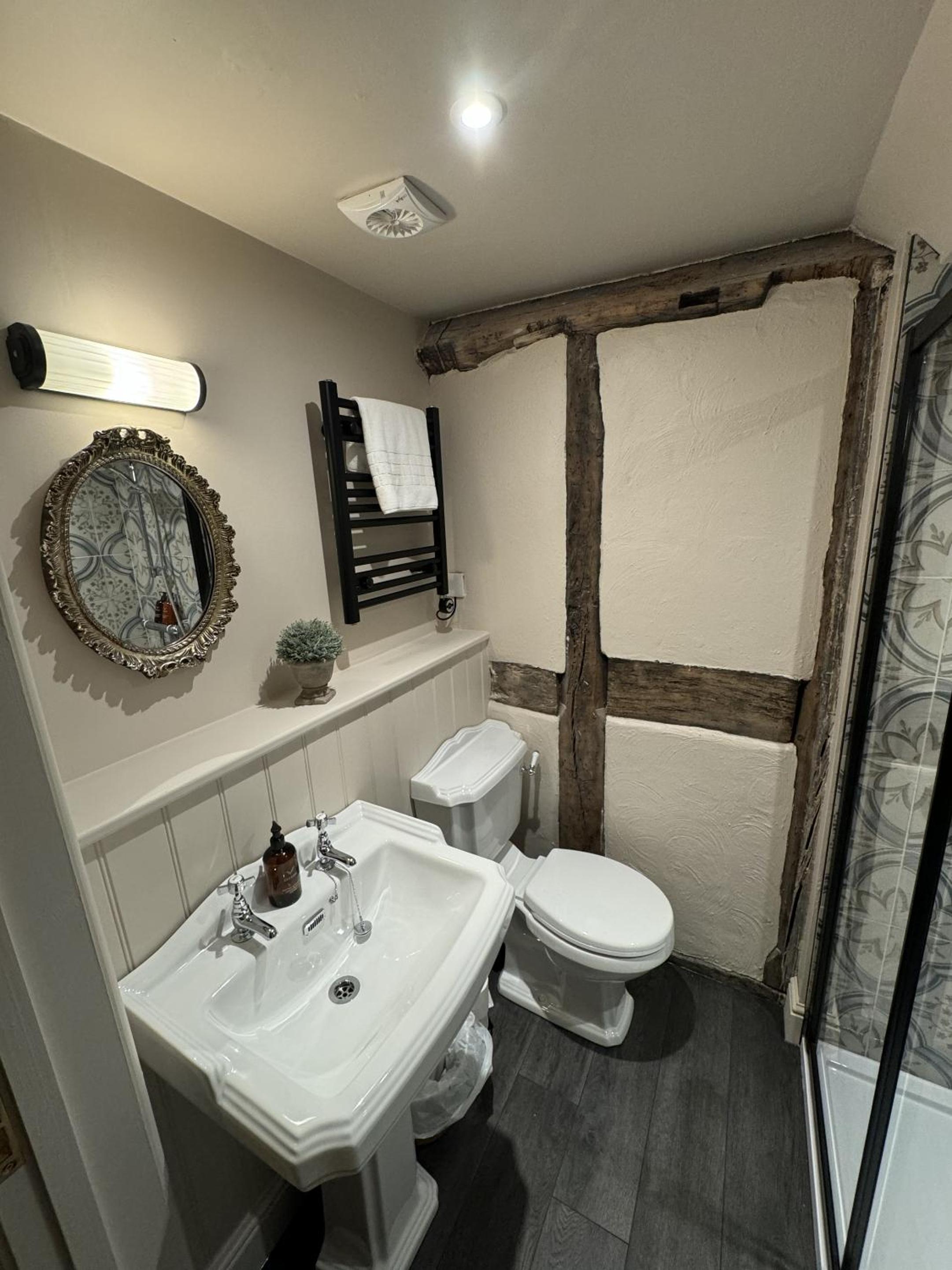 Deluxe Double Room with Shower photo 3
