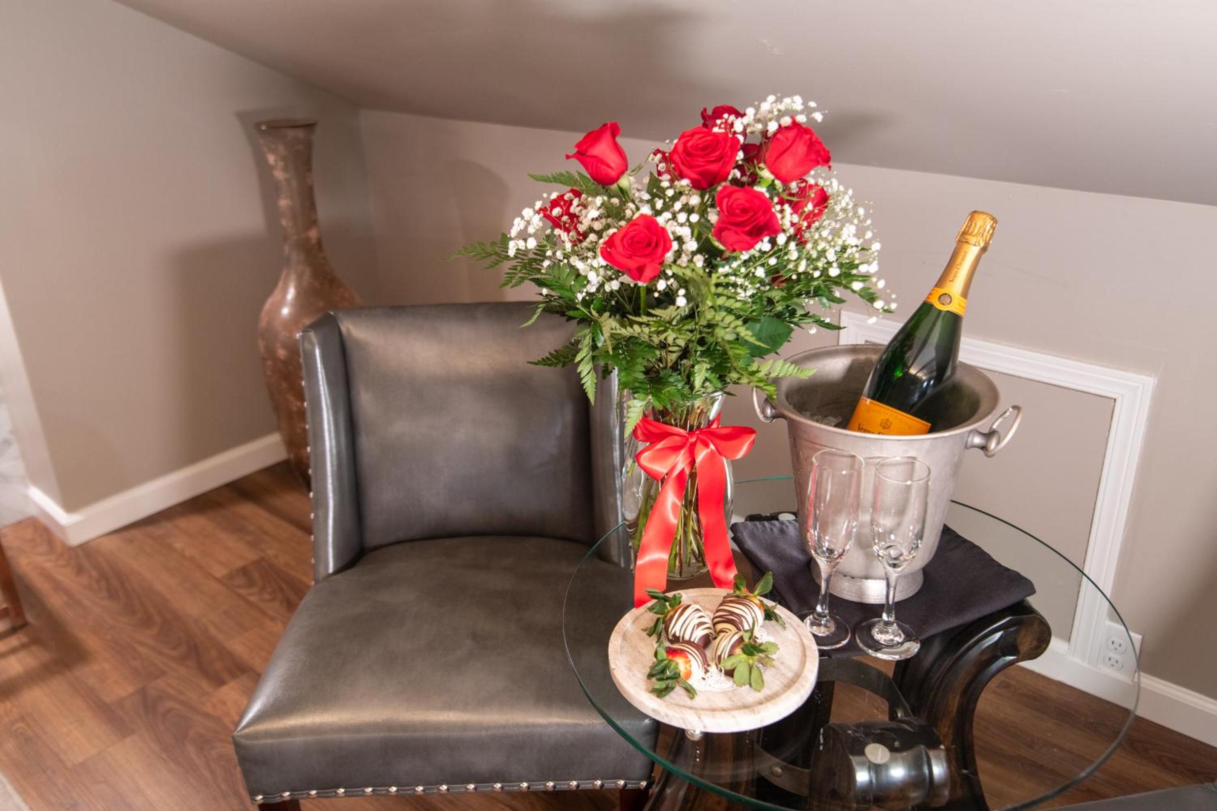 Happiness Deluxe Couples Spa Room photo 3