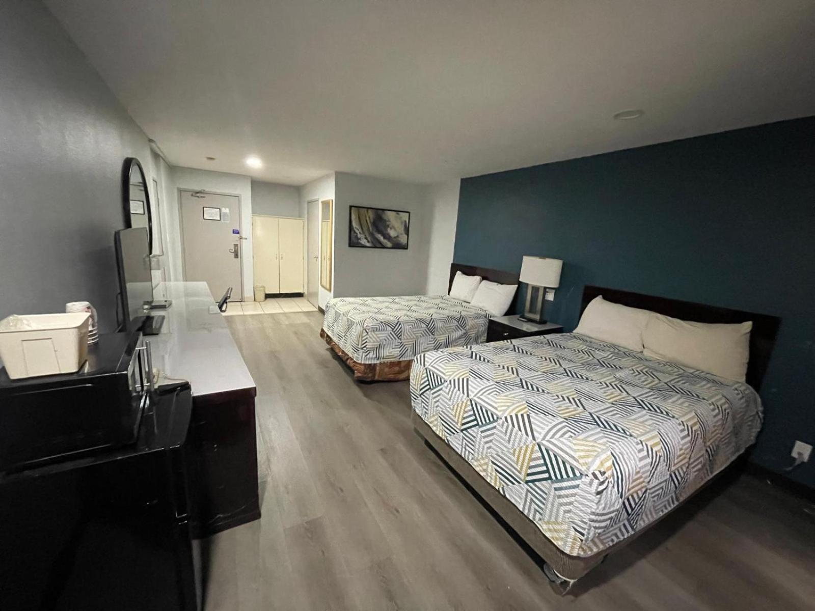 Classic Quadruple Room - Non-Smoking - Photo 3