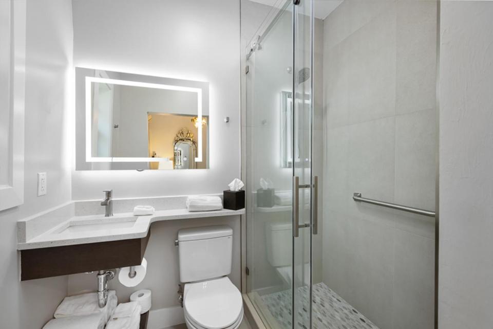 Deluxe King Room photo 2