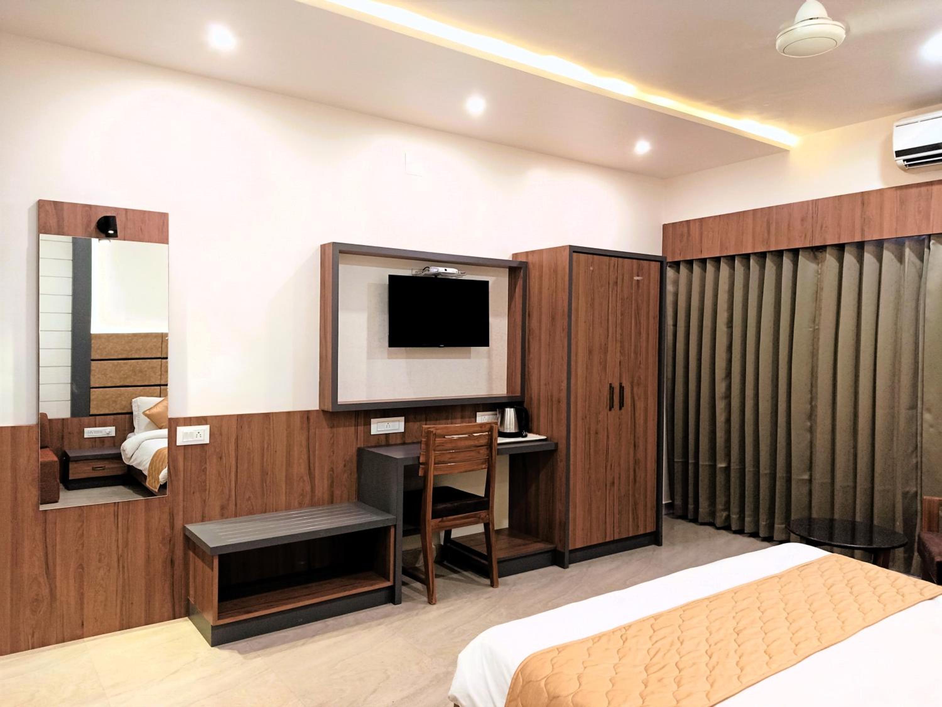 Double Room with Lake View - Photo 7