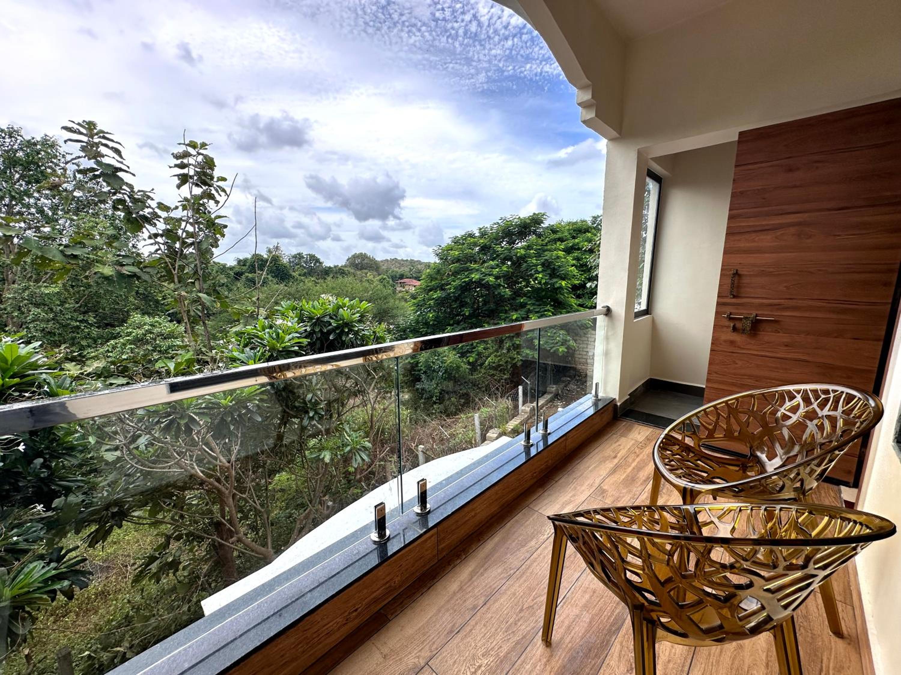 Double Room with Lake View - Photo 3