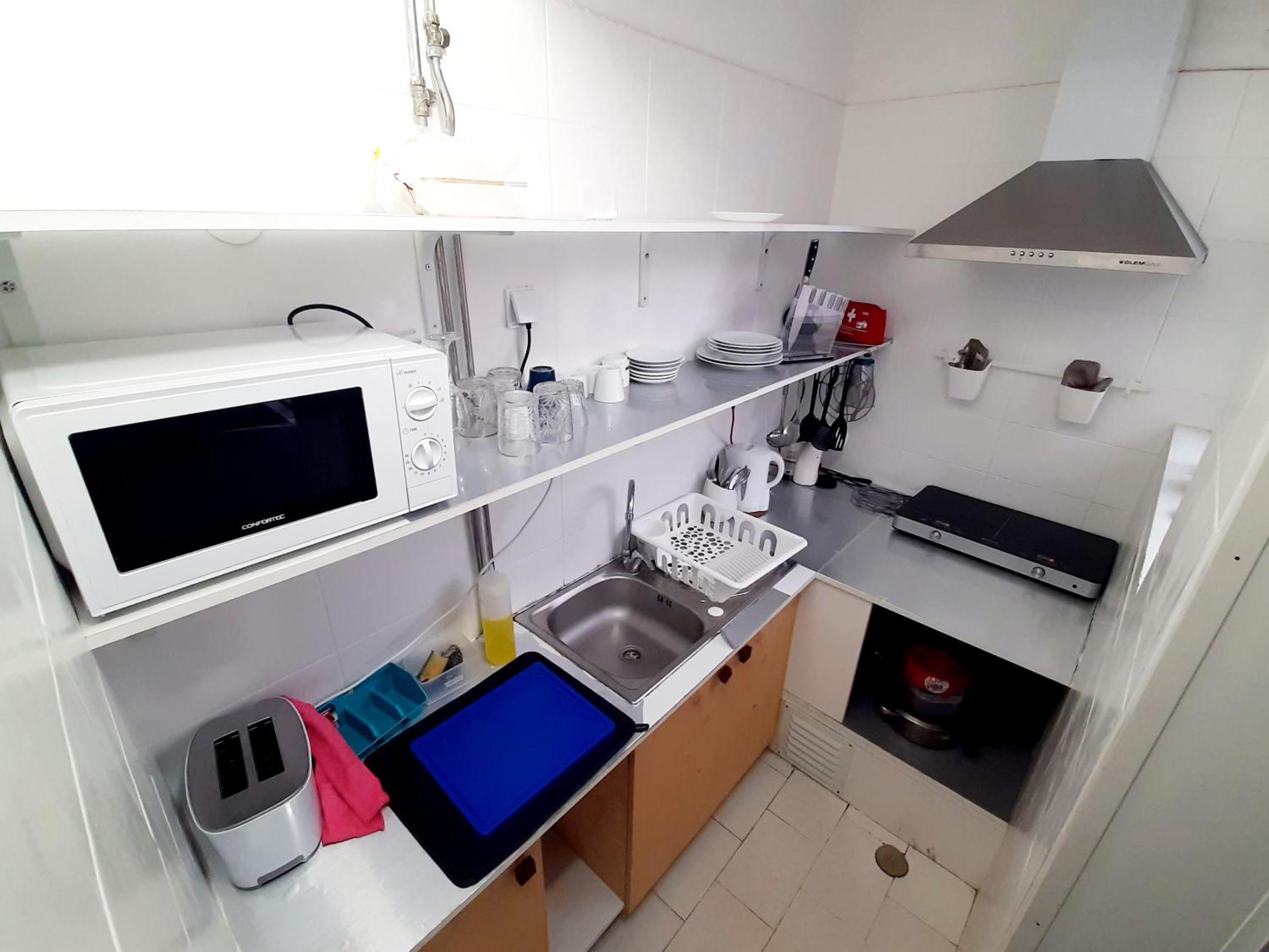 Twin Room with Private Bathroom - Photo 3