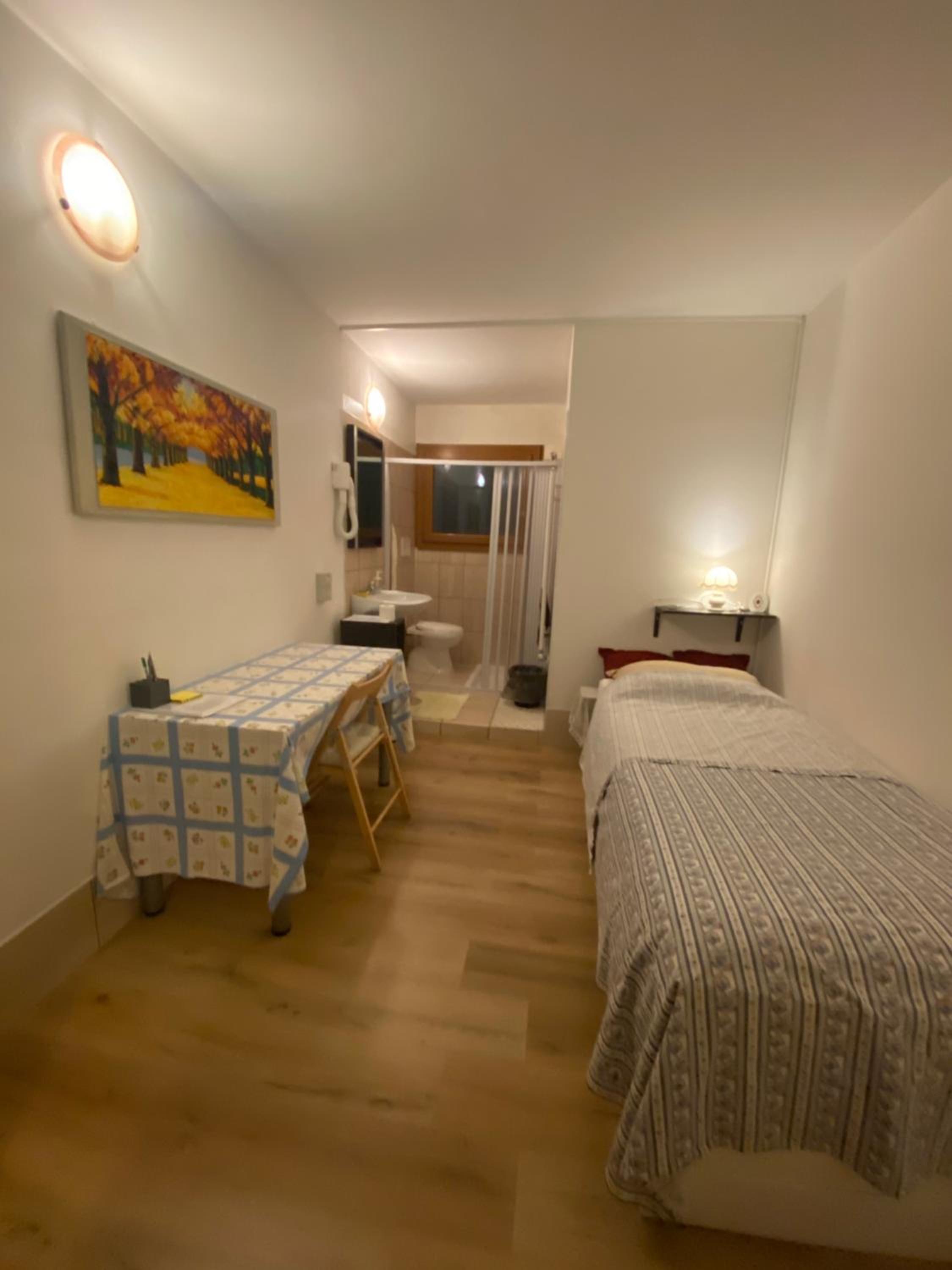 Single Room With Private Bathroom photo 1