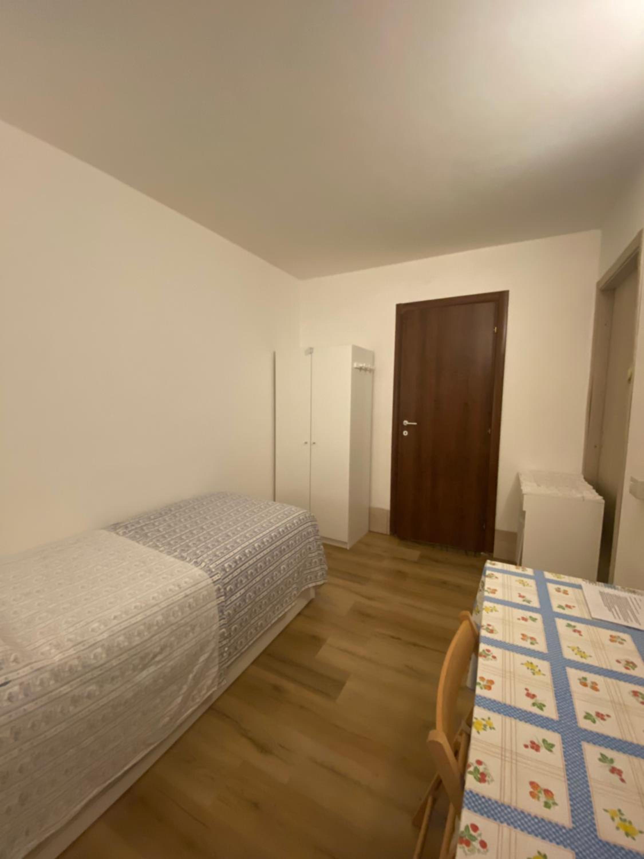 Single Room With Private Bathroom photo 3