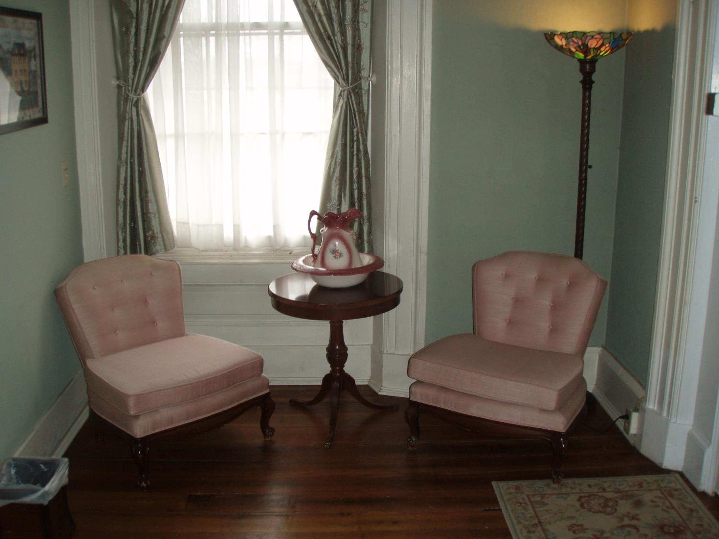 Deluxe Queen Suite - Photo 4