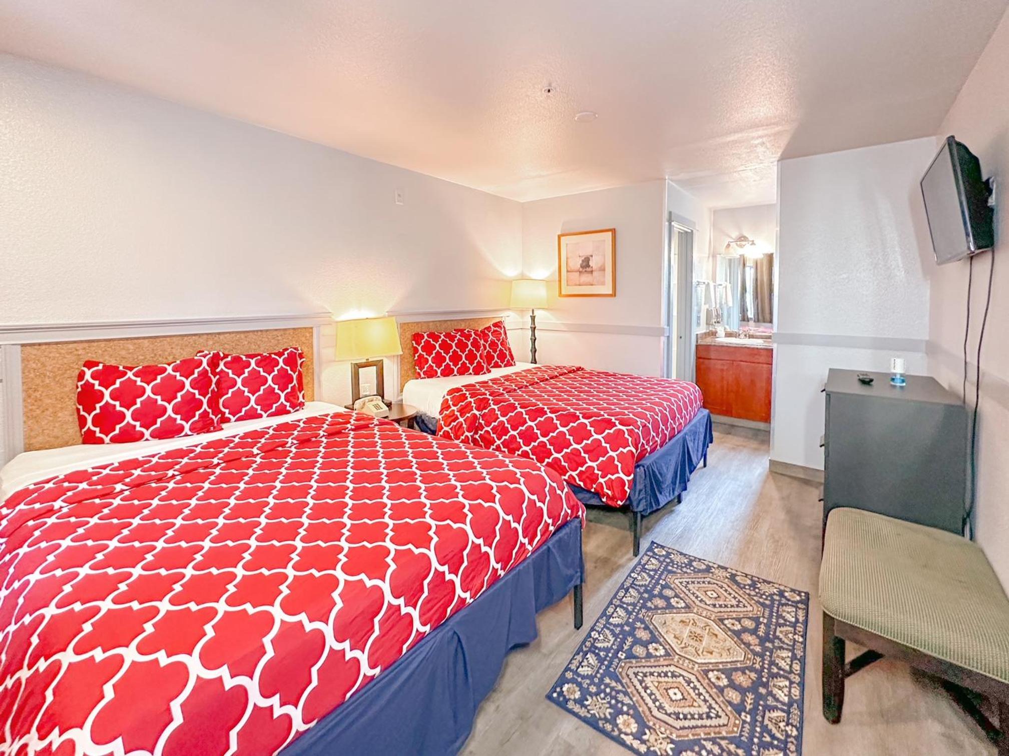 Double Room with Two Double Beds - Non-Smoking - Photo 2