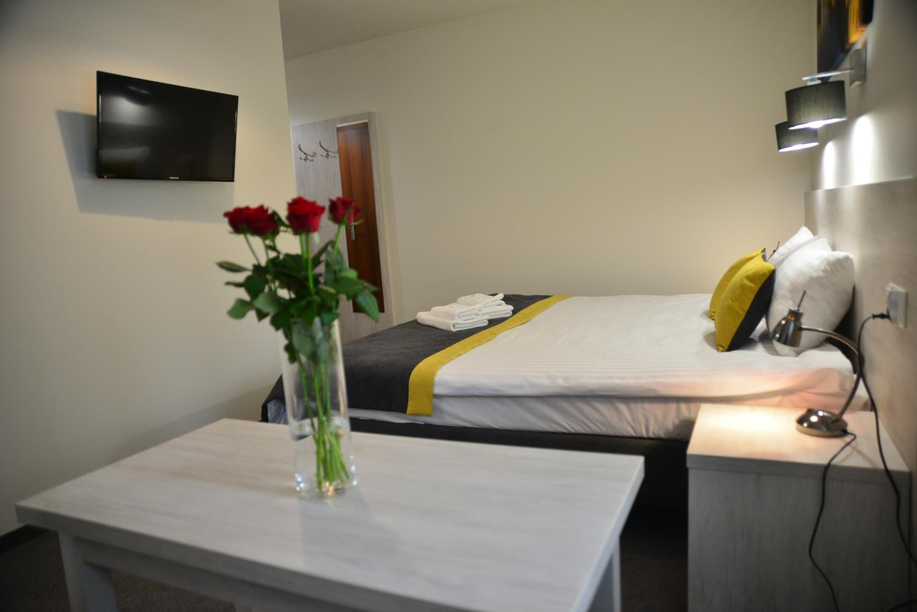 Double or Twin Room - Photo 3