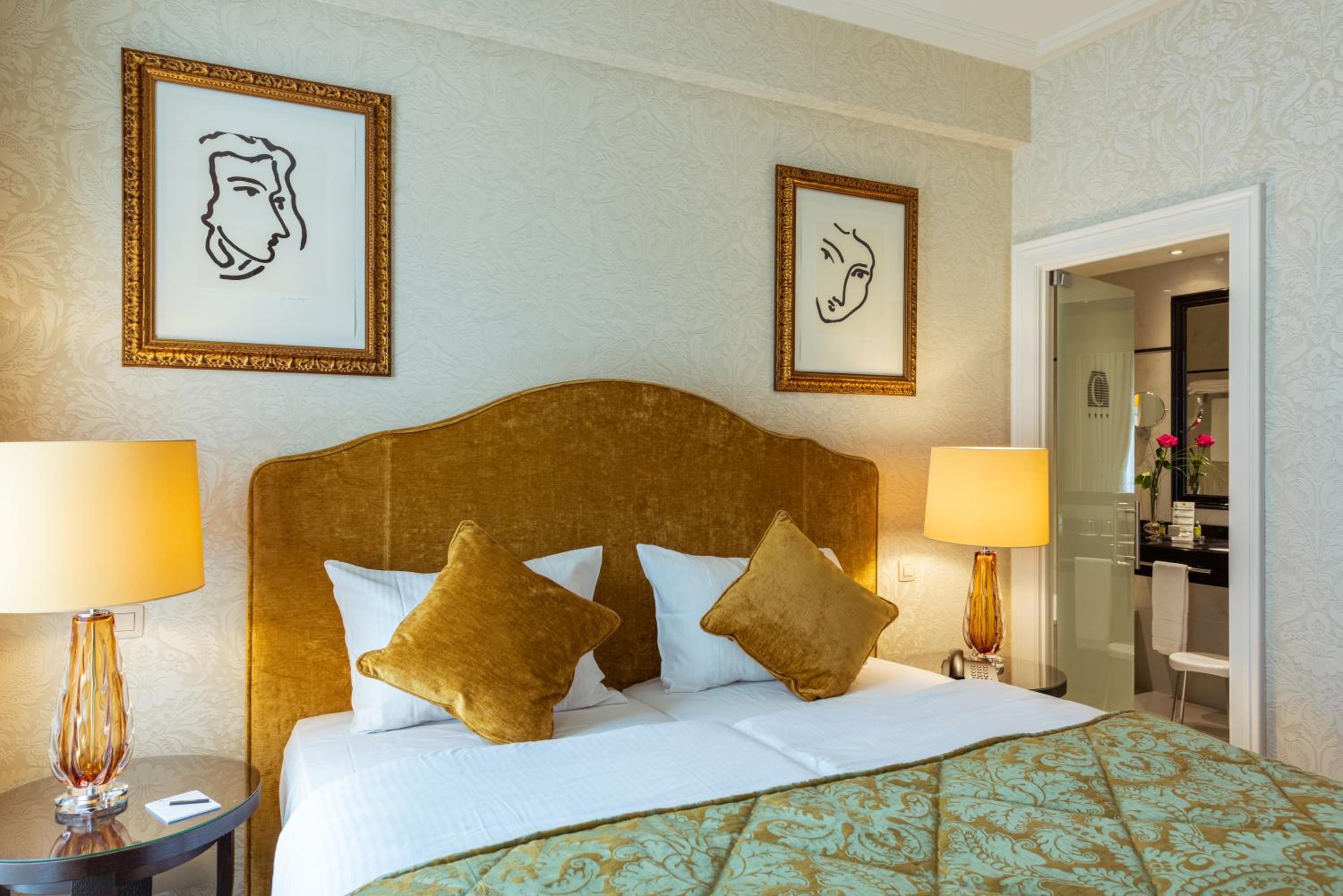 Luxury Historic Room