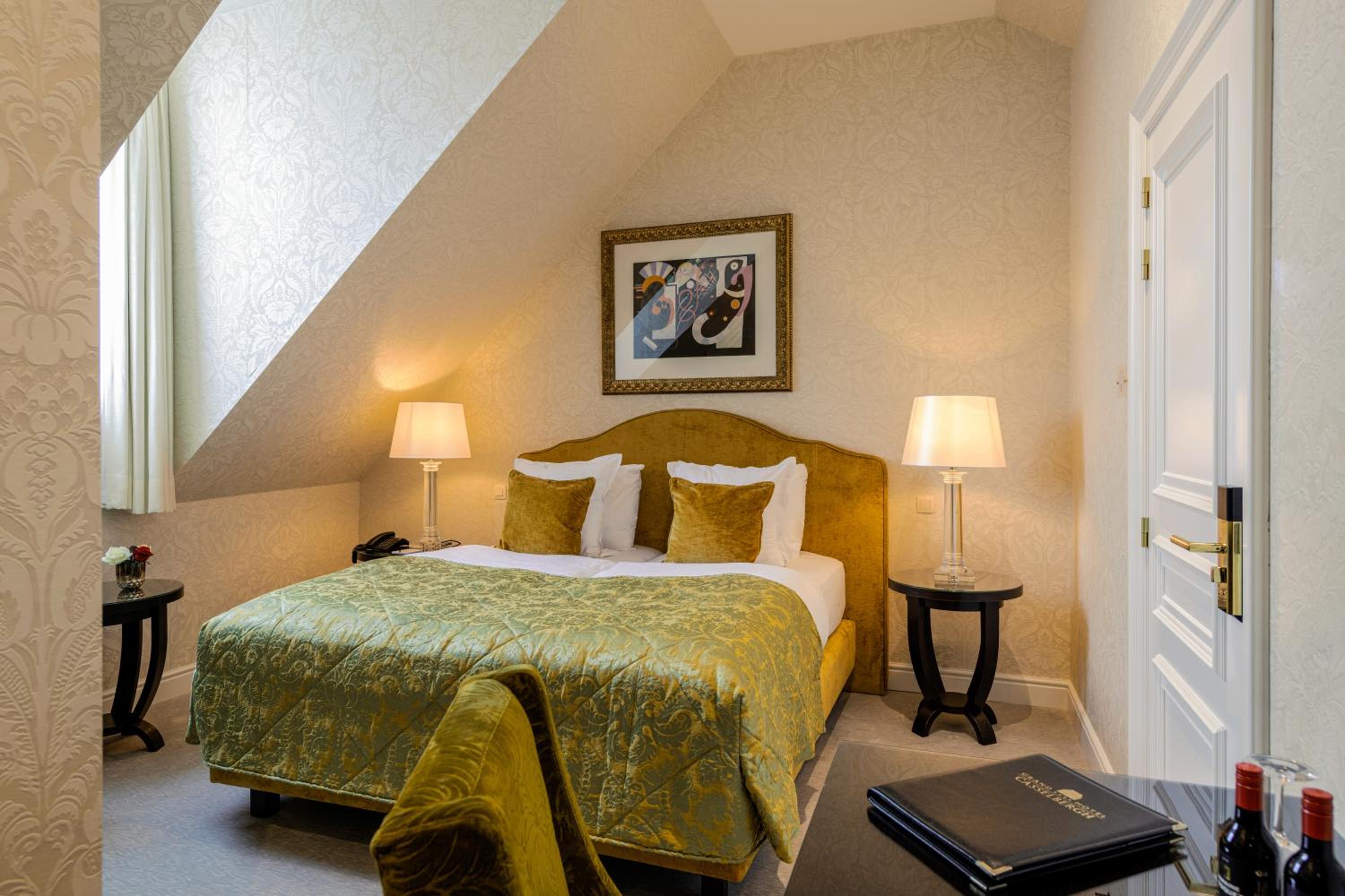 Luxury Historic Room