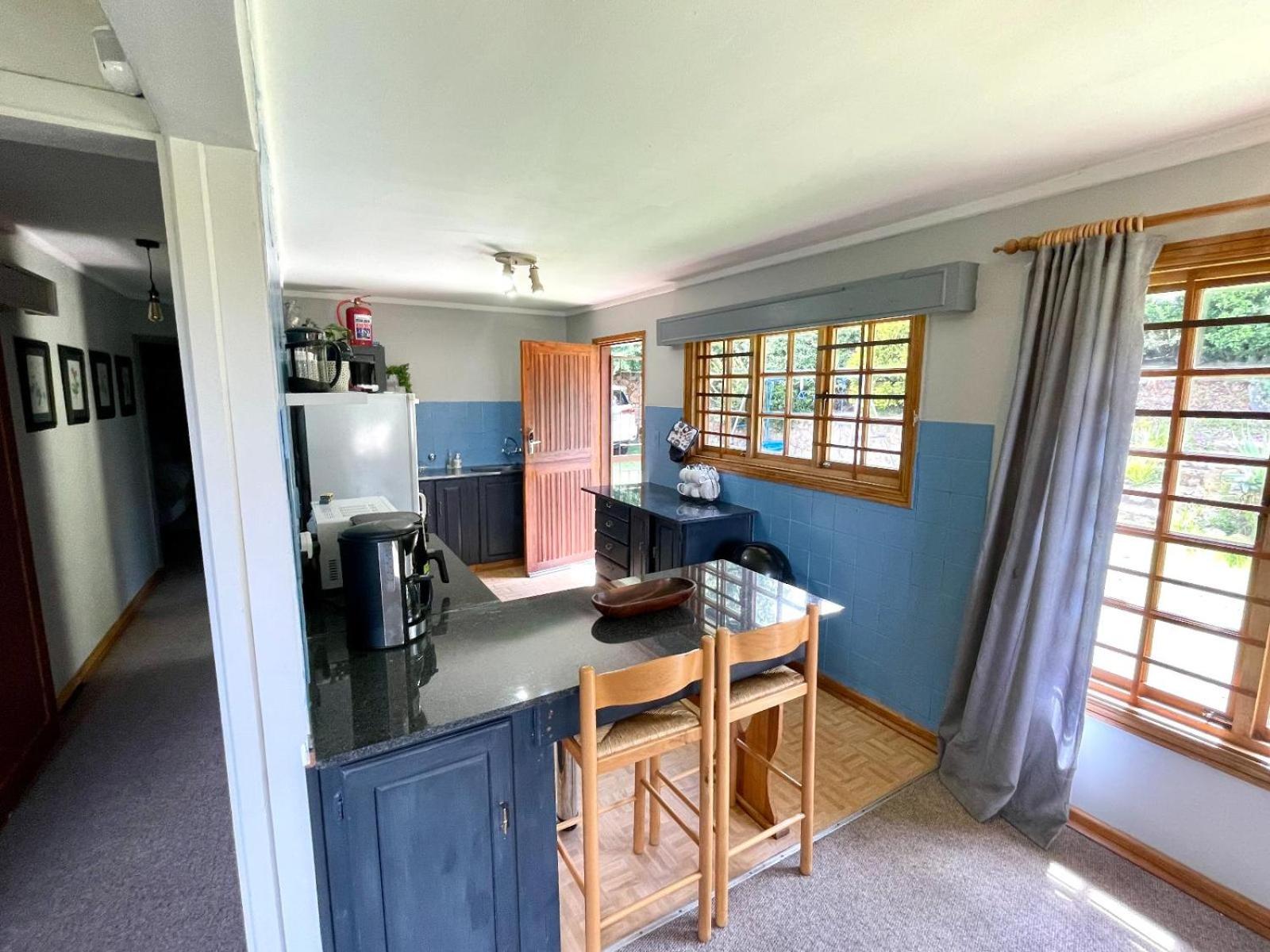 Three-Bedroom House photo 3