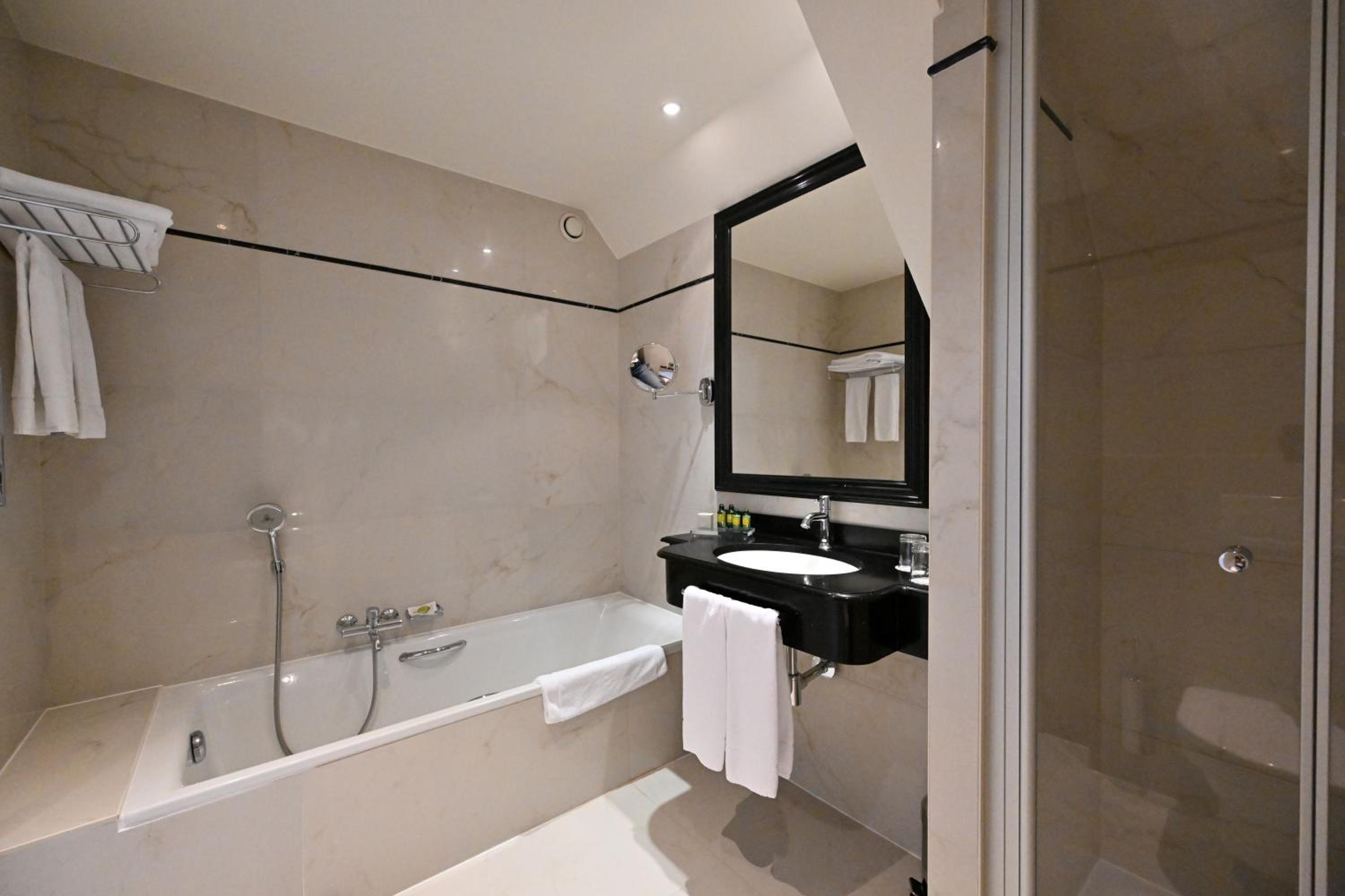 The Queen Loft