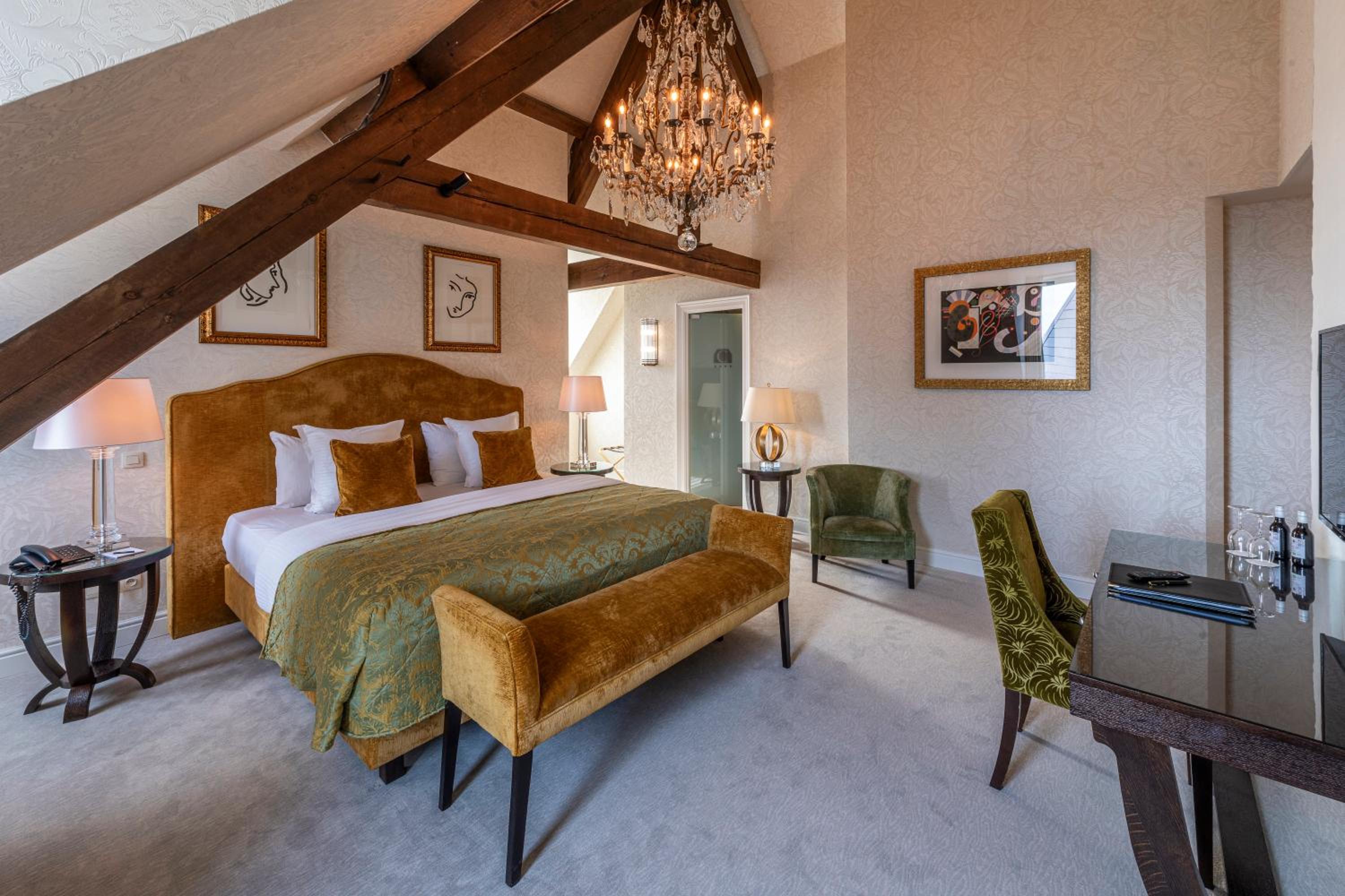 The Queen Loft