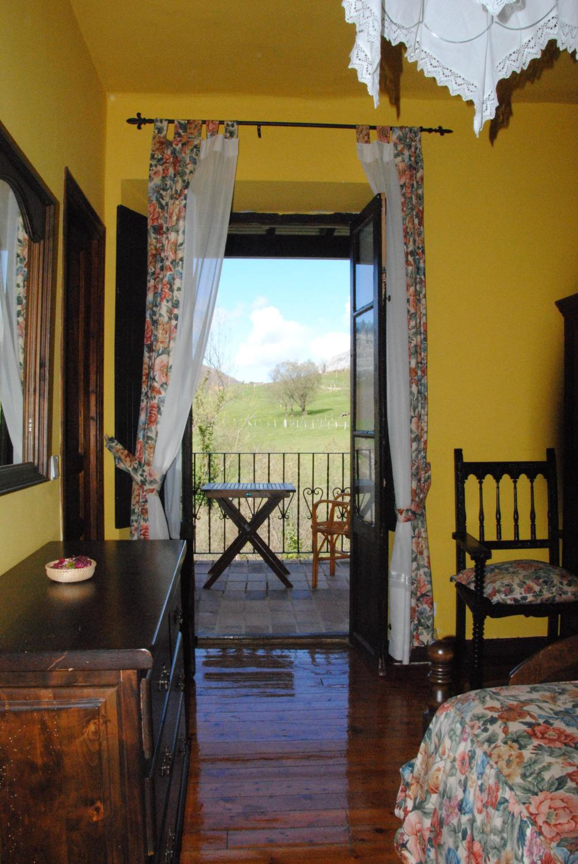 Double or Twin Room - Photo 12