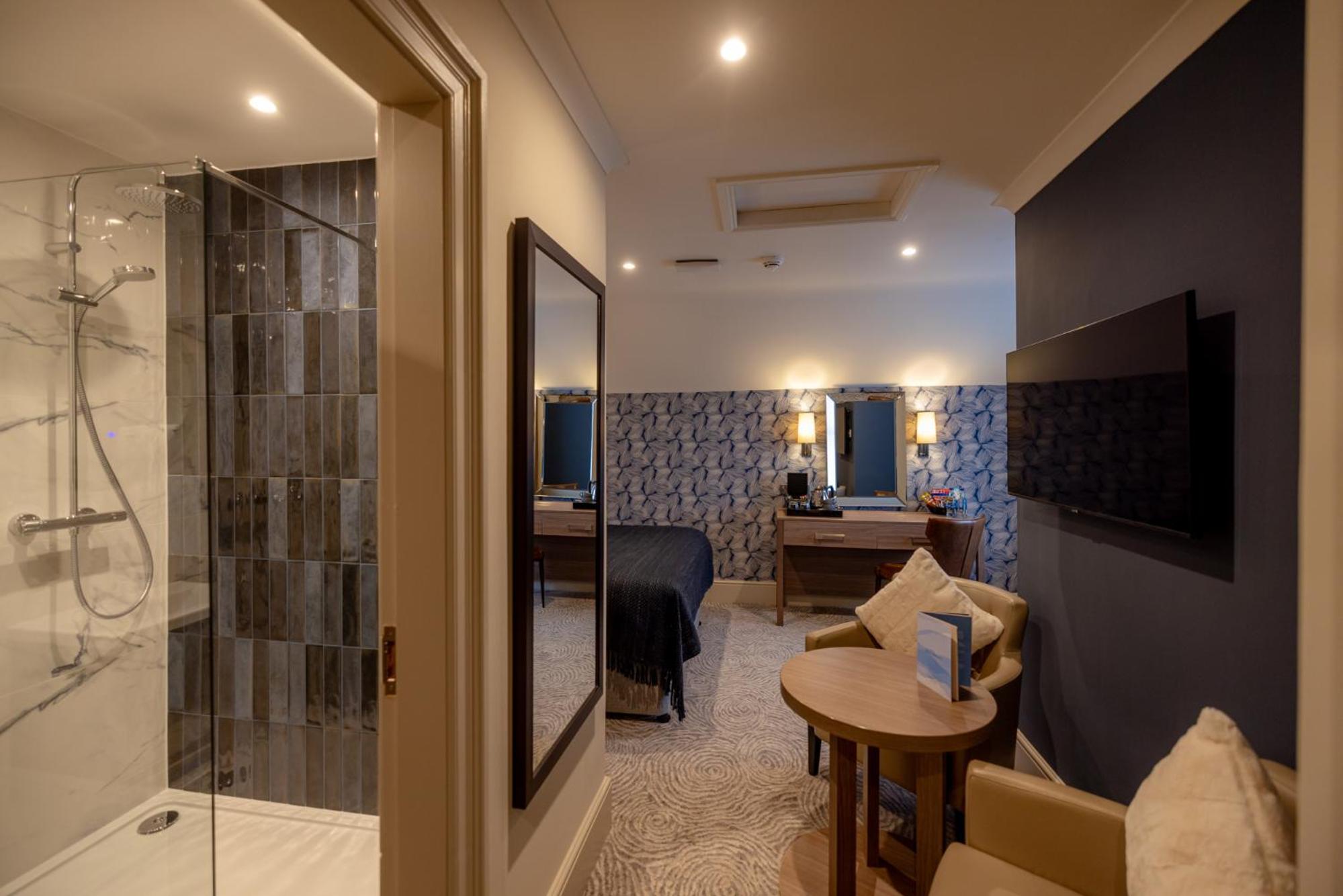Deluxe Double or Twin Room with Sea View - Photo 8