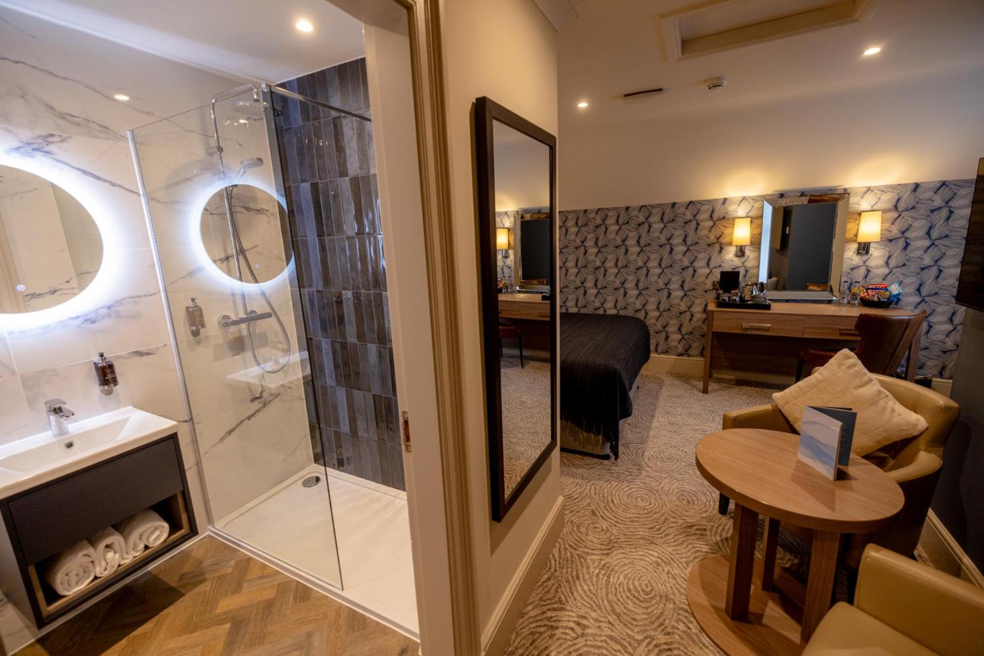 Deluxe Double or Twin Room with Sea View - Photo 7