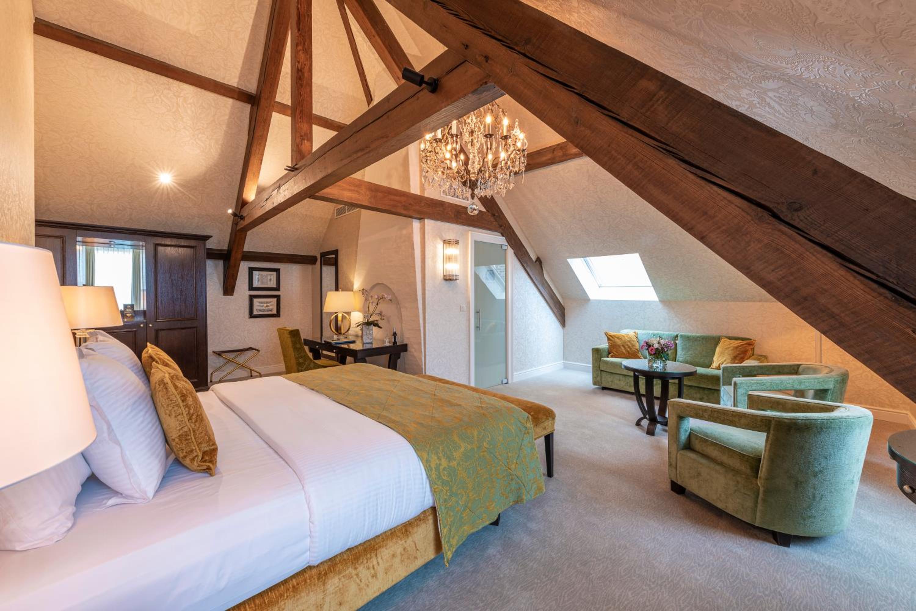 The Victorian Loft thumbnail 5