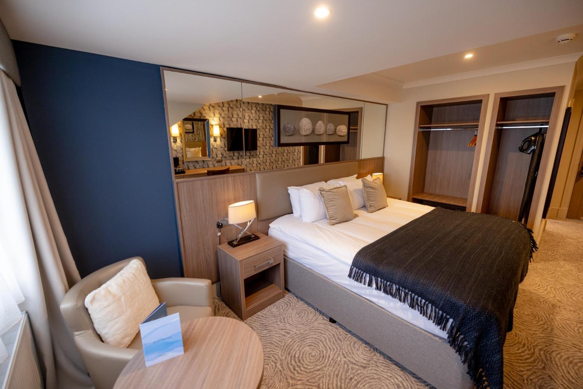 Deluxe Double or Twin Room - Photo 9