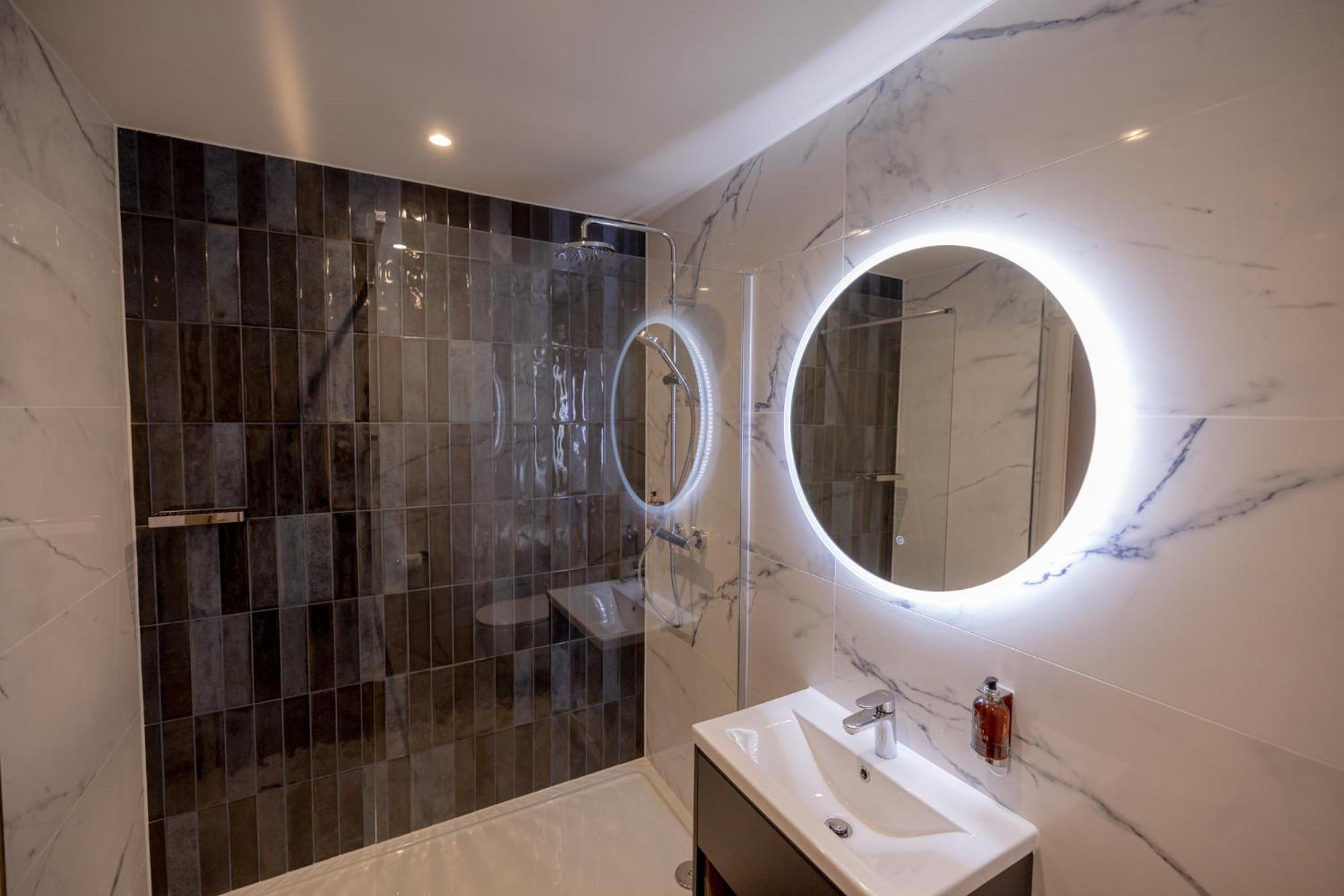 Deluxe Double or Twin Room - Photo 4