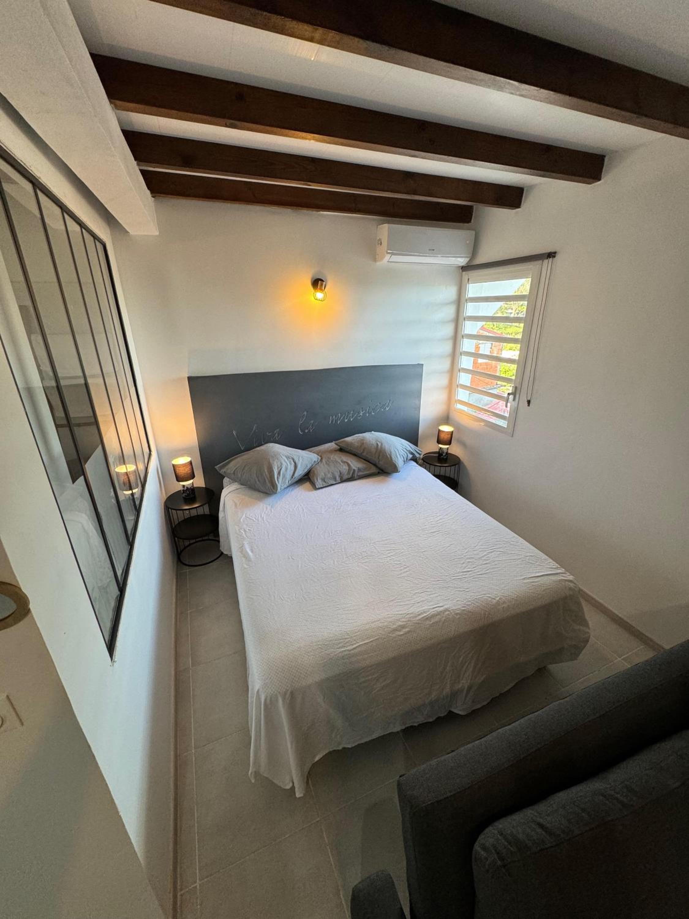 Studio Apartment with Sea View photo 3