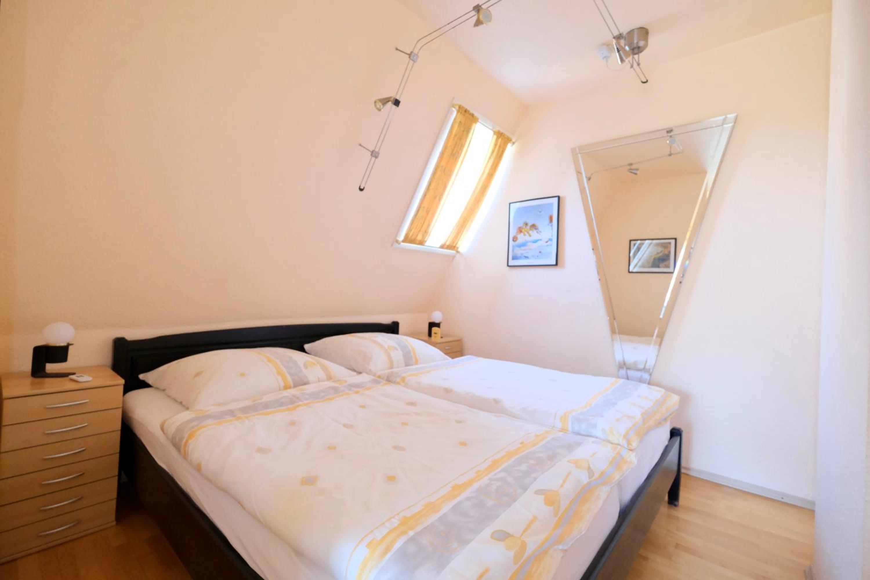 Apartment - Split Level - Photo 3